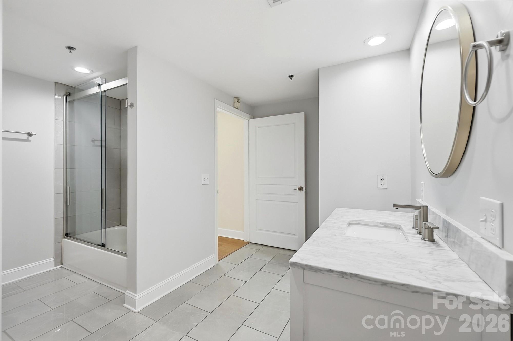 1315 East Boulevard 411 Property Photo 18