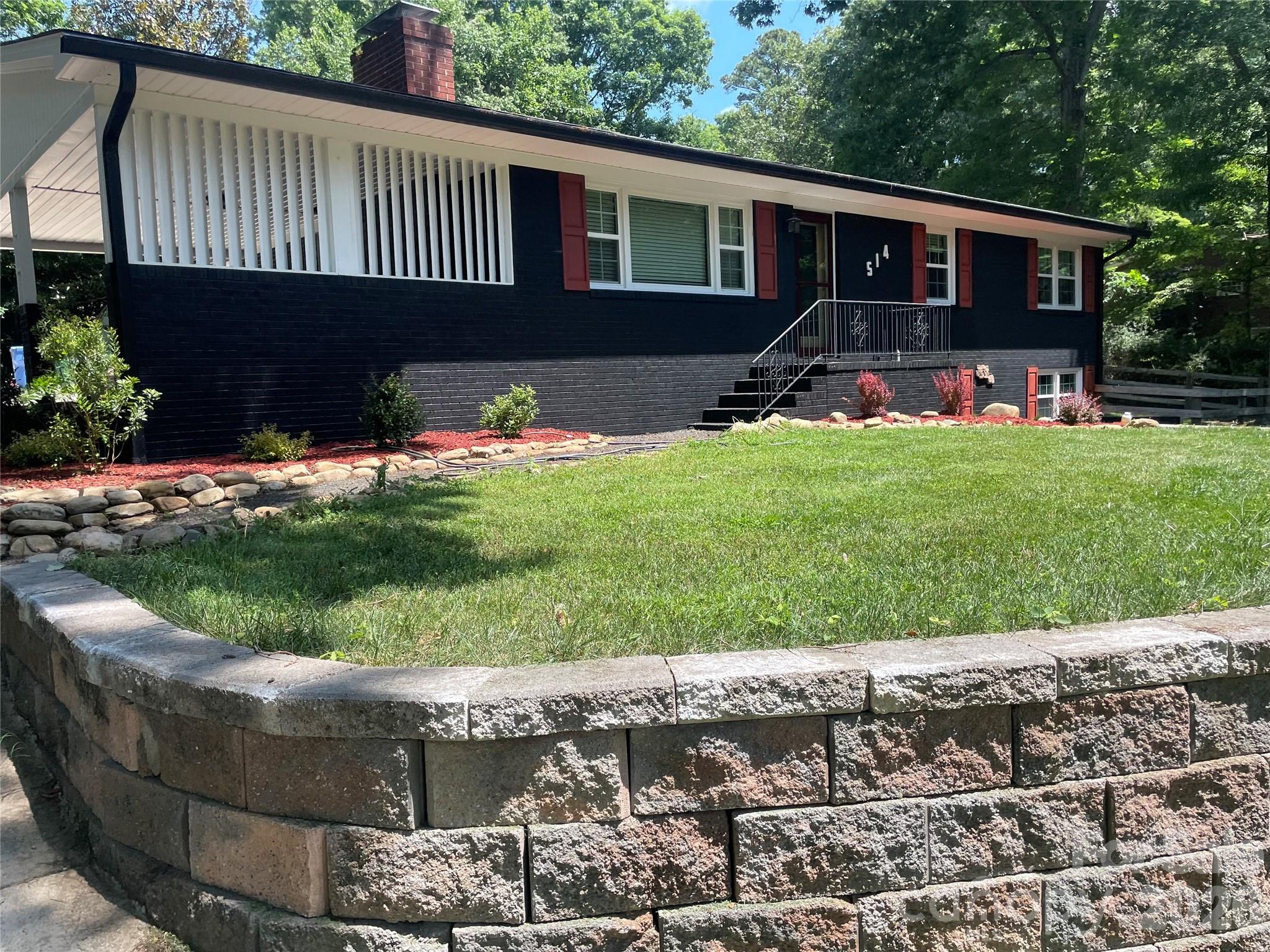 514 Crestview Drive Property Photo 1