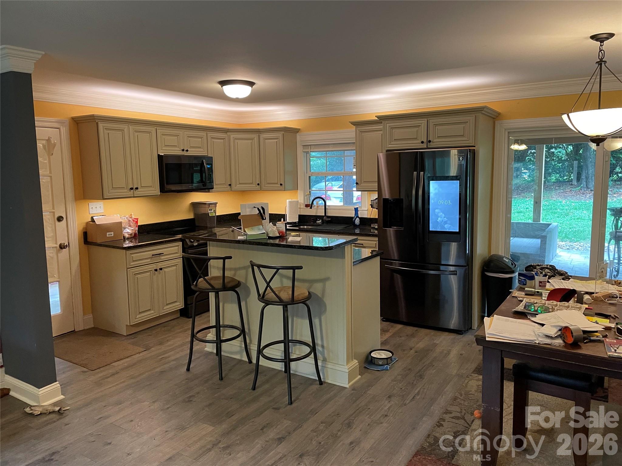 514 Crestview Drive Property Photo 4