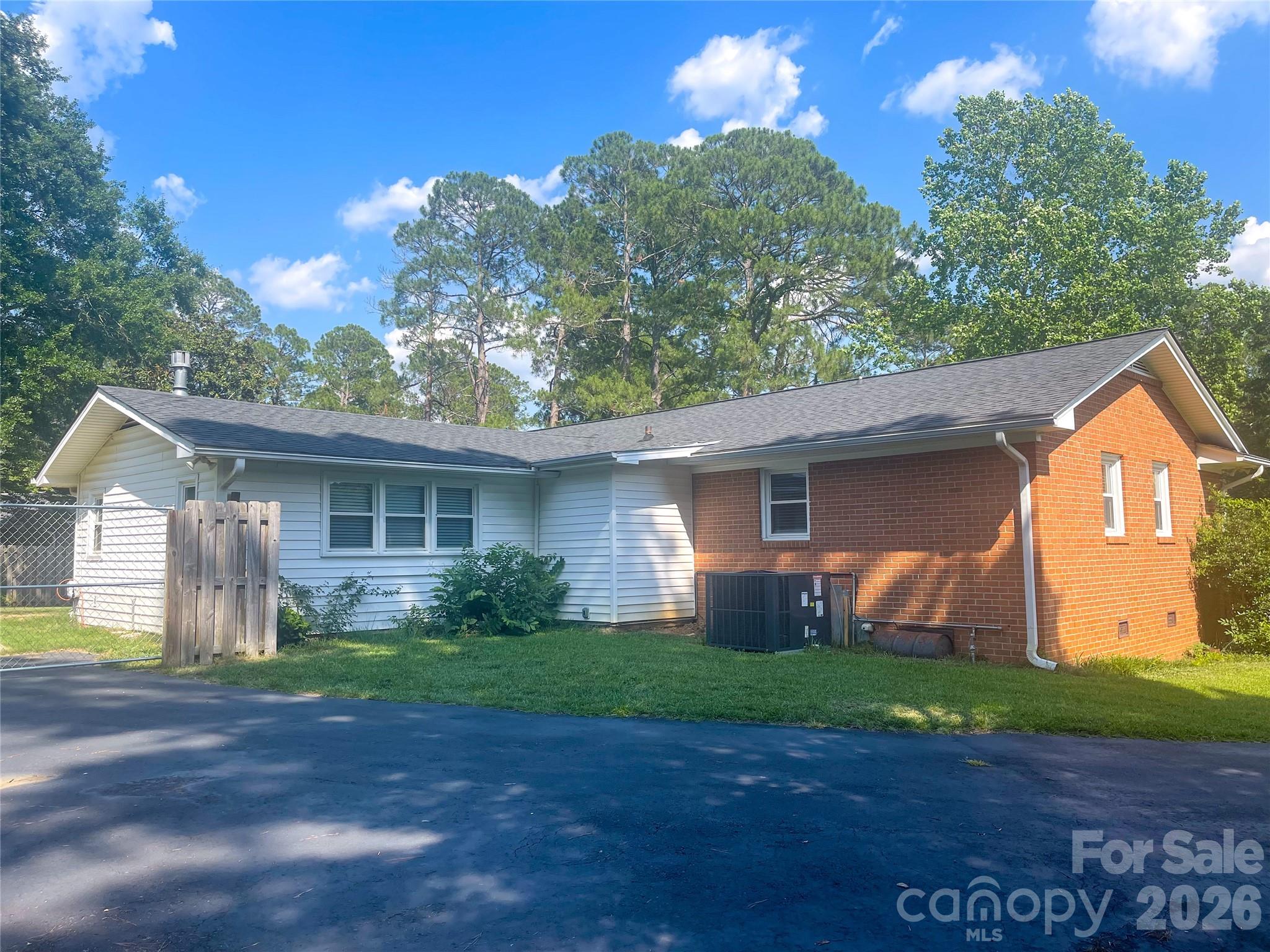 14 Hamden Circle Property Photo 3