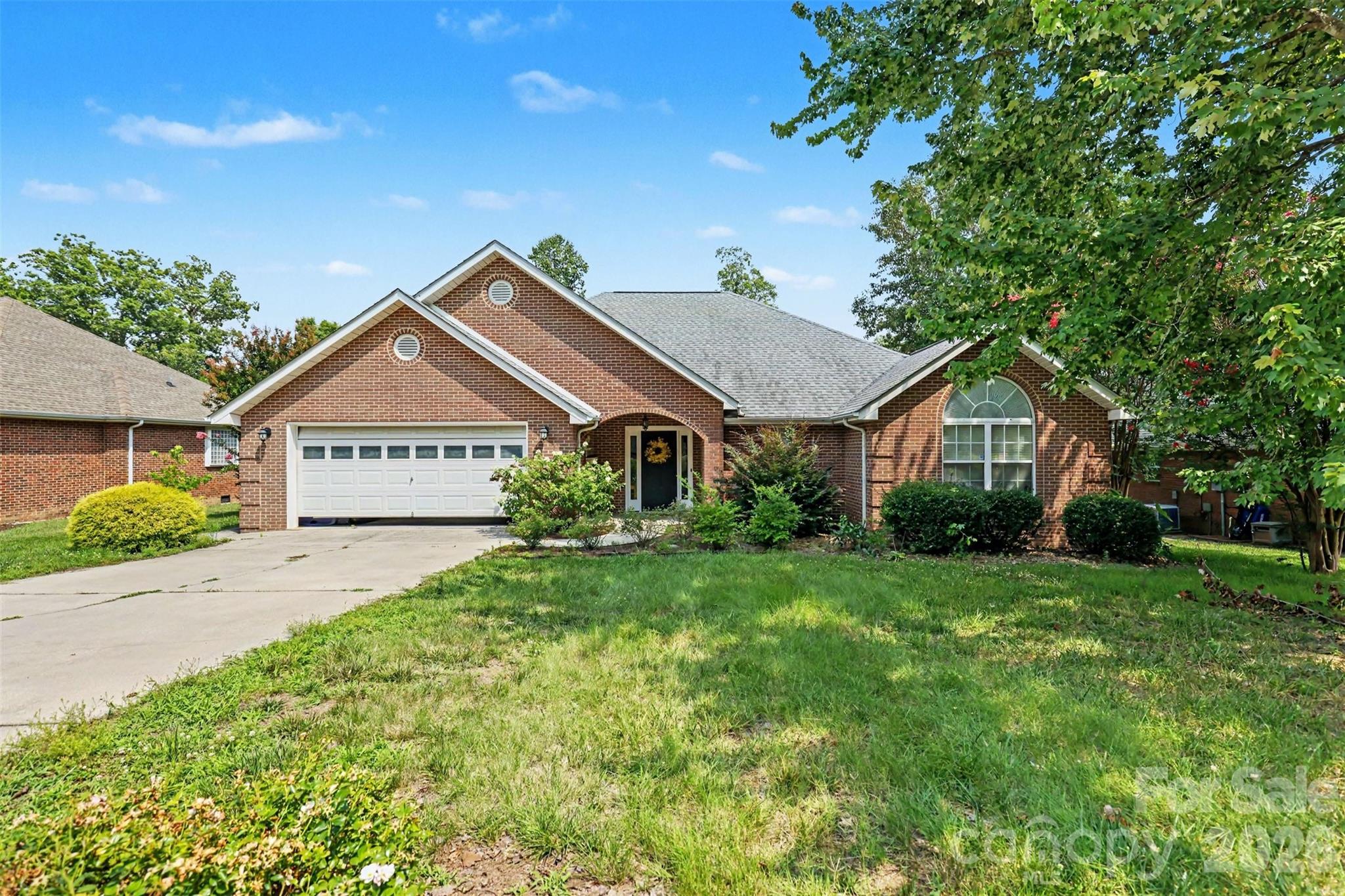 1318 Crown Ridge Drive Property Photo 2