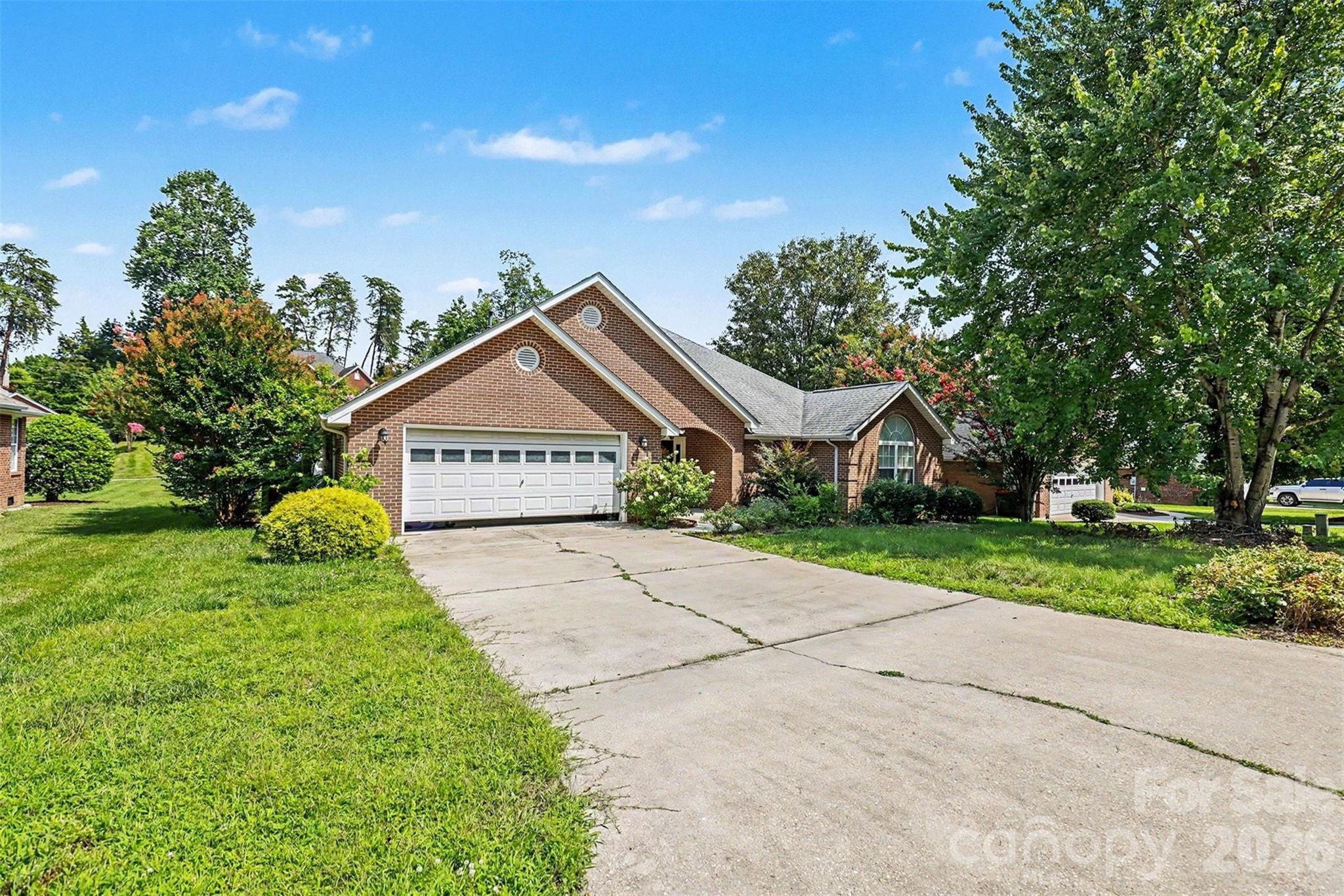 1318 Crown Ridge Drive Property Photo 3