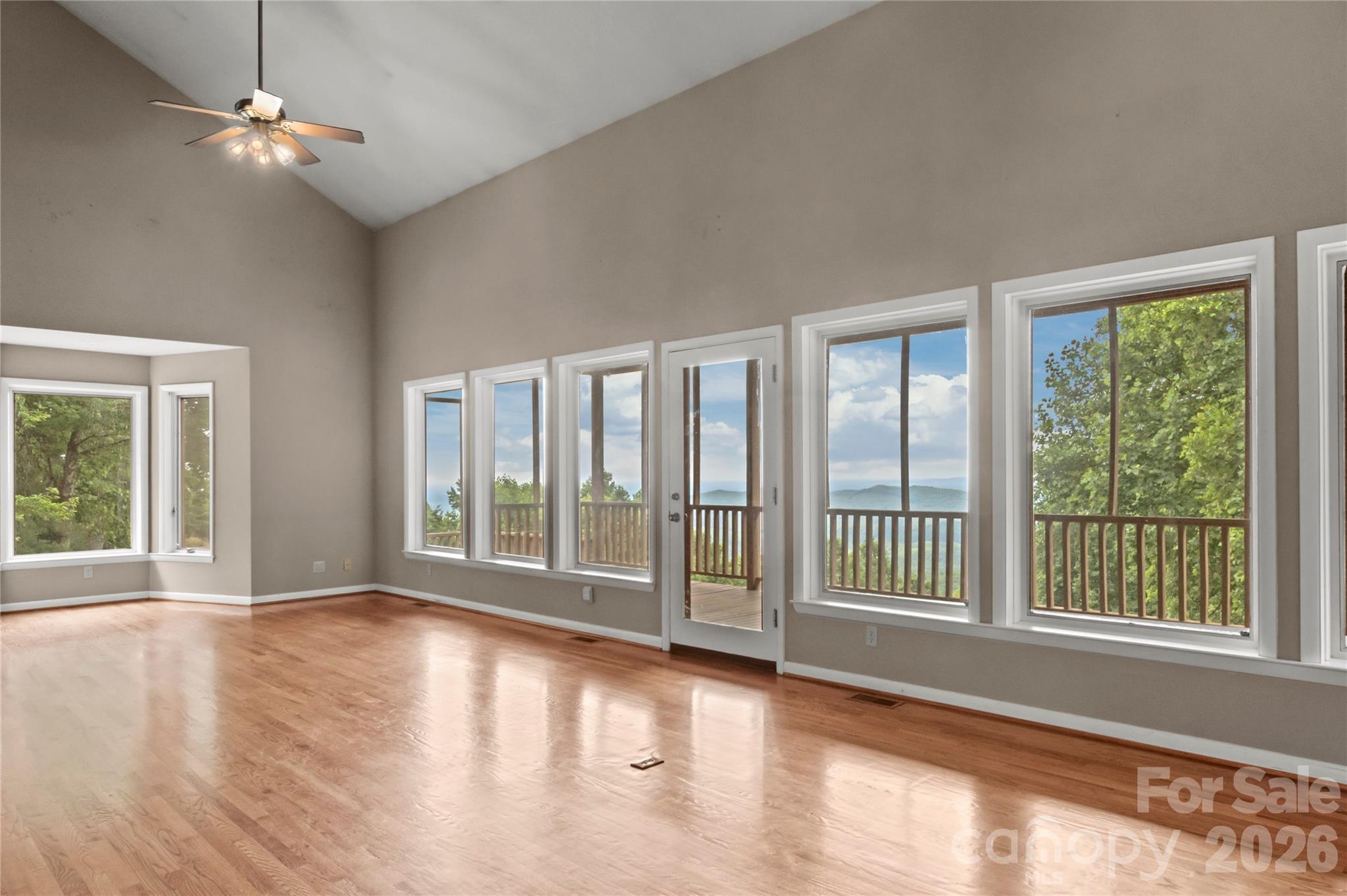 576 Lake Vista Drive Property Photo 3