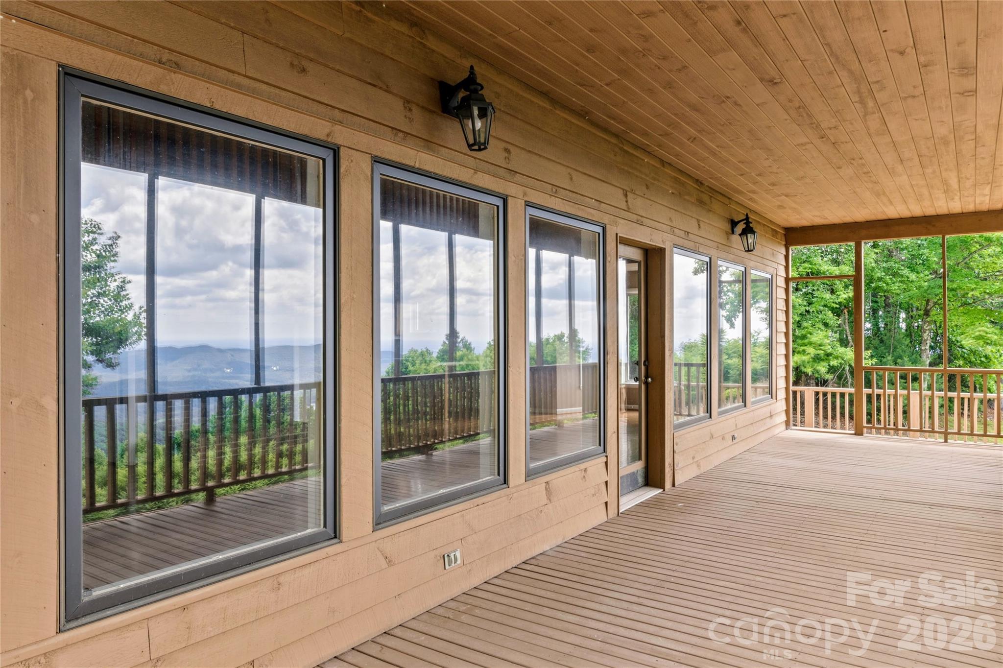 576 Lake Vista Drive Property Photo 12