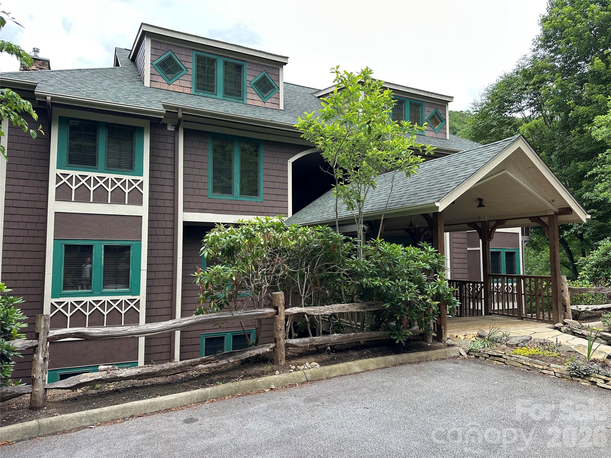 222 Creekside Way D/101 Property Photo 1