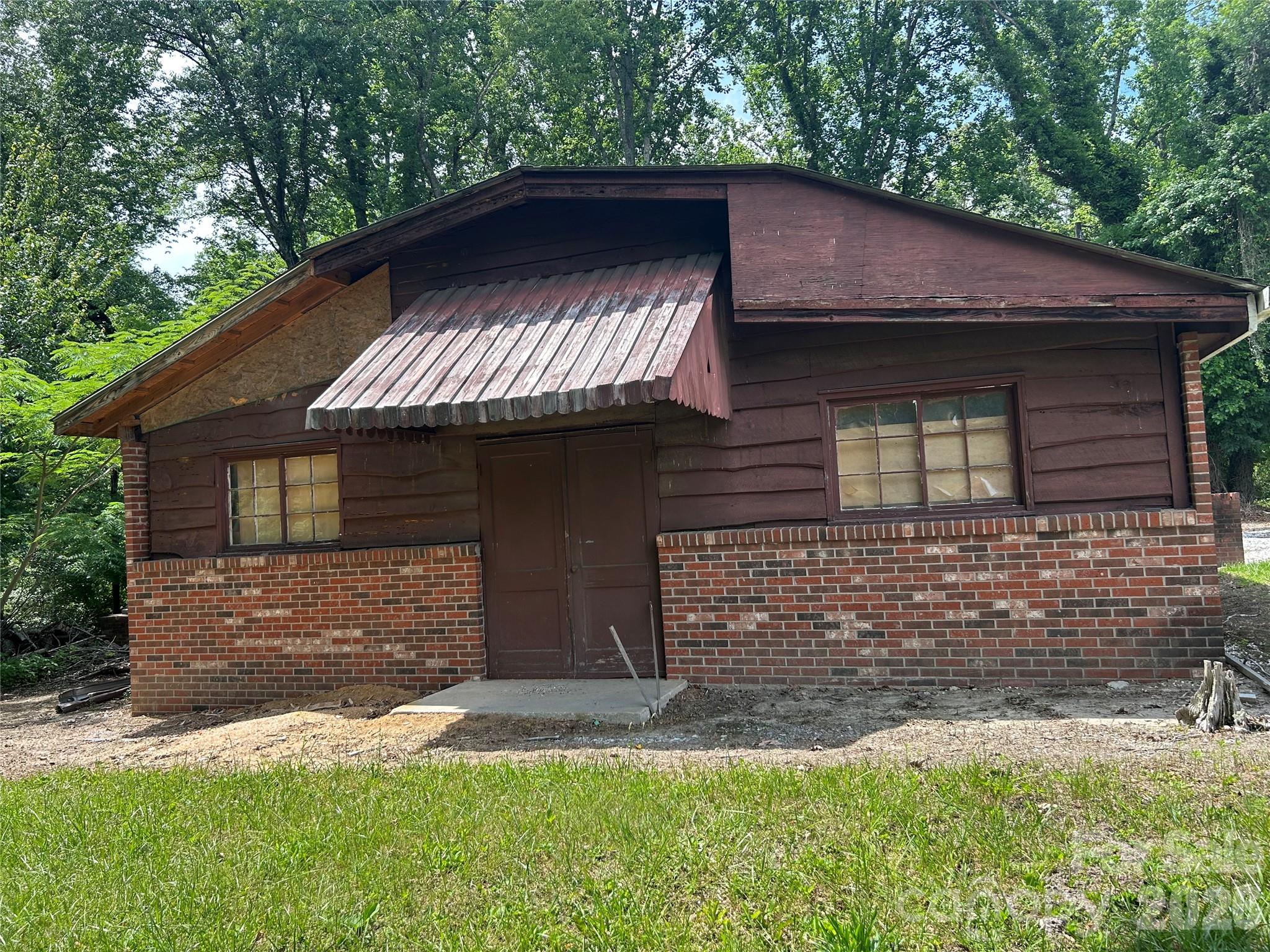 3177 Haywood Road Property Photo 3