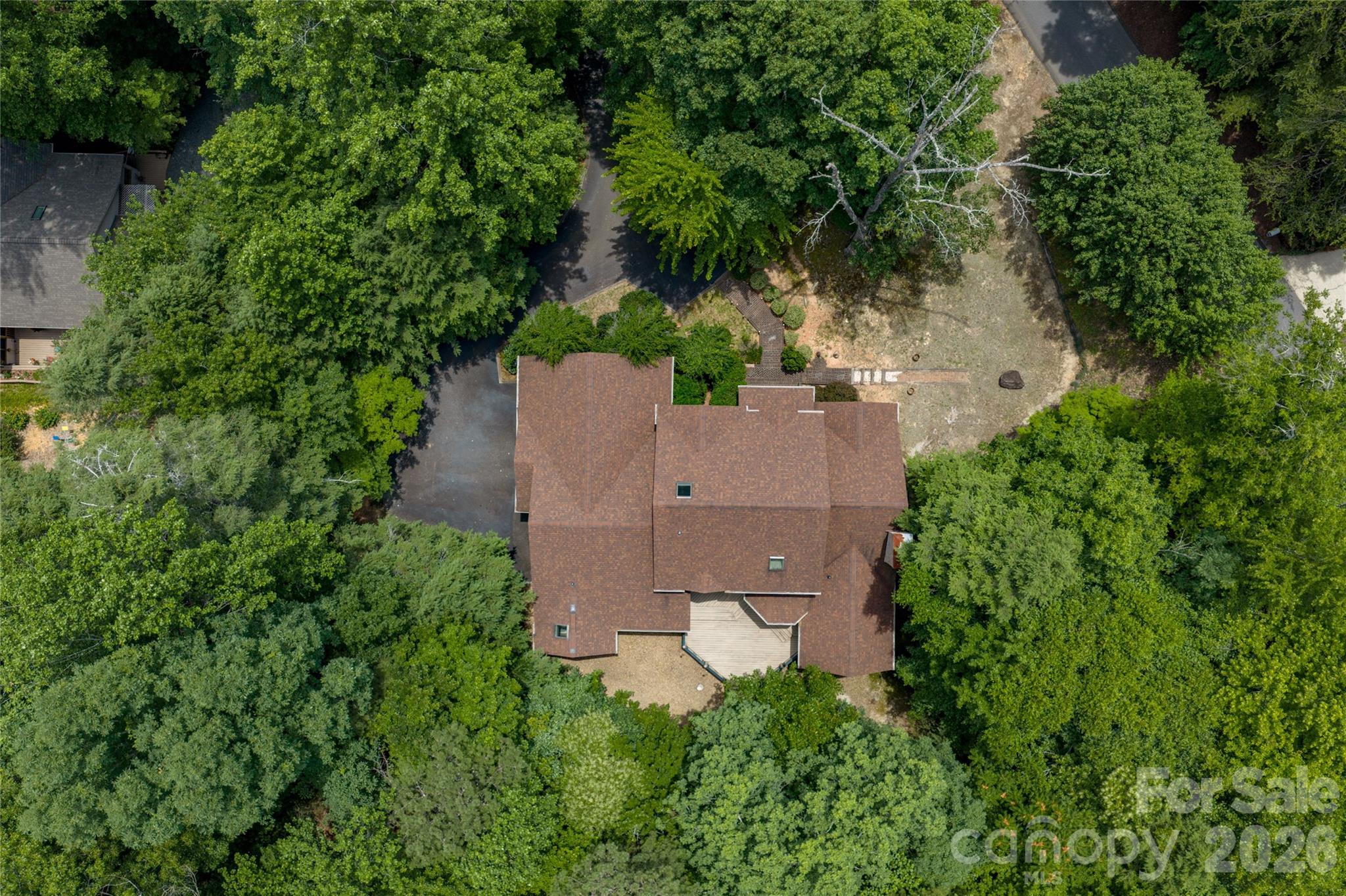 136 Rumbling Bald Road Property Photo 2