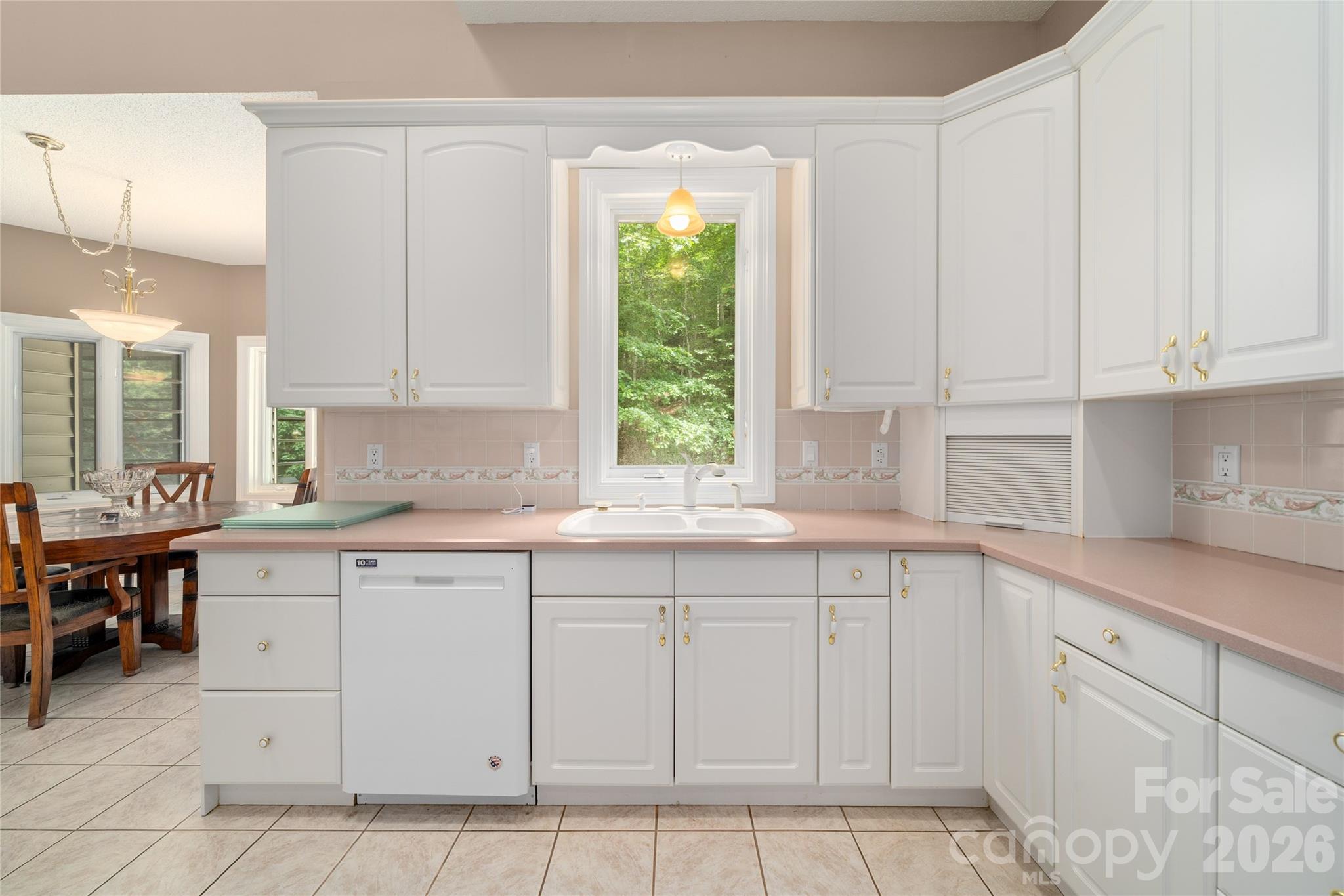 136 Rumbling Bald Road Property Photo 9