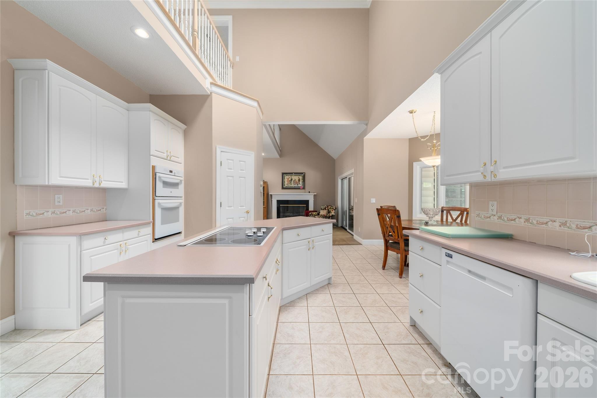 136 Rumbling Bald Road Property Photo 10