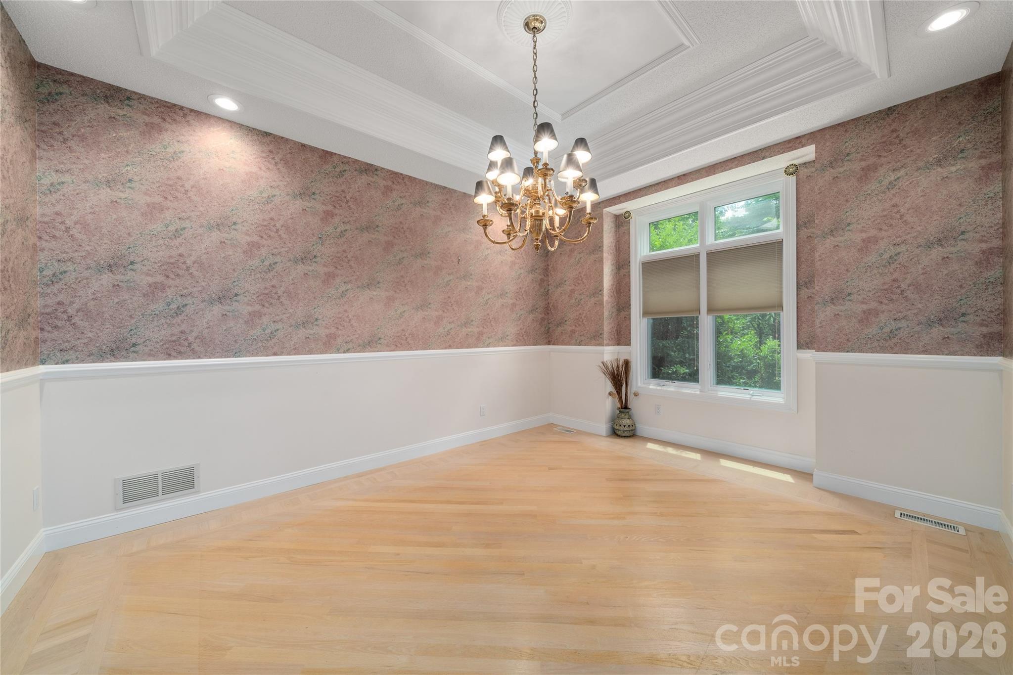 136 Rumbling Bald Road Property Photo 11