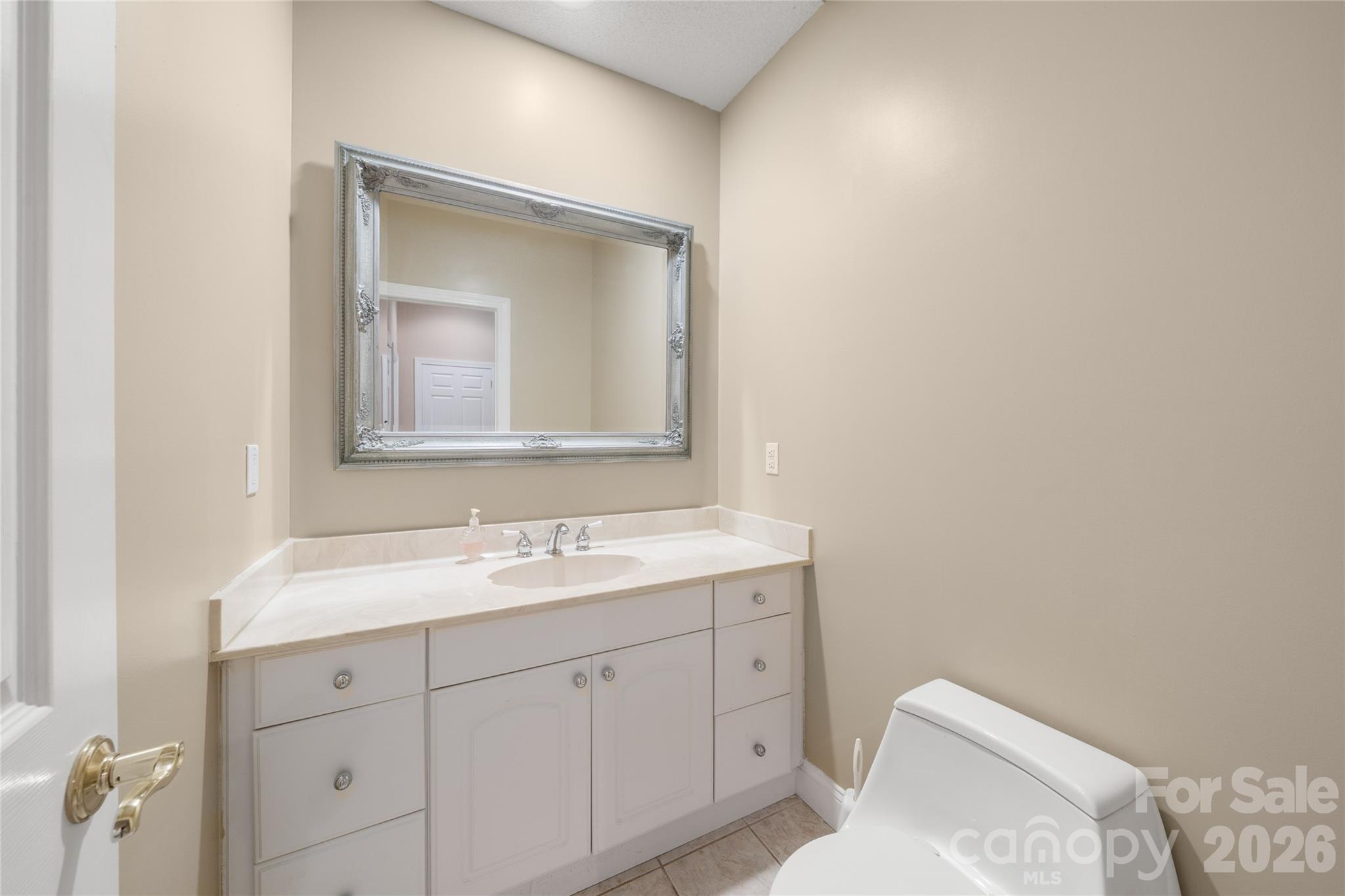 136 Rumbling Bald Road Property Photo 14