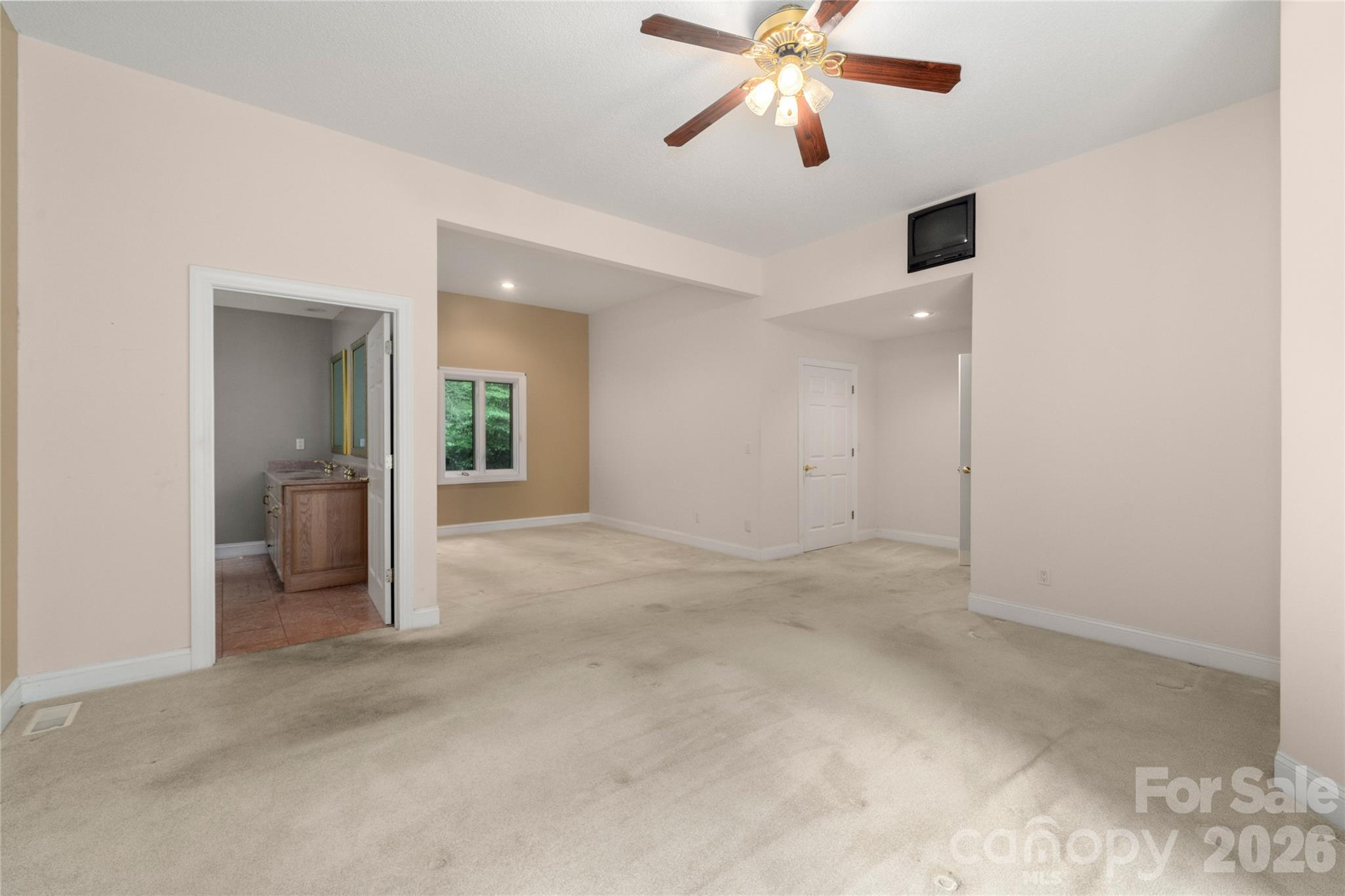 136 Rumbling Bald Road Property Photo 17