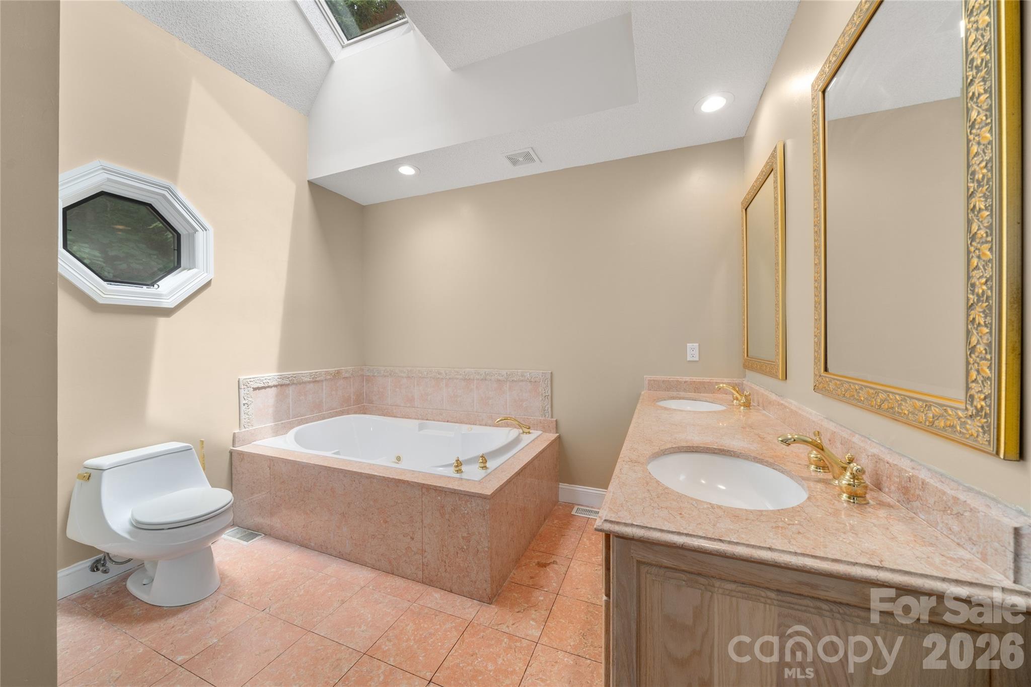136 Rumbling Bald Road Property Photo 18