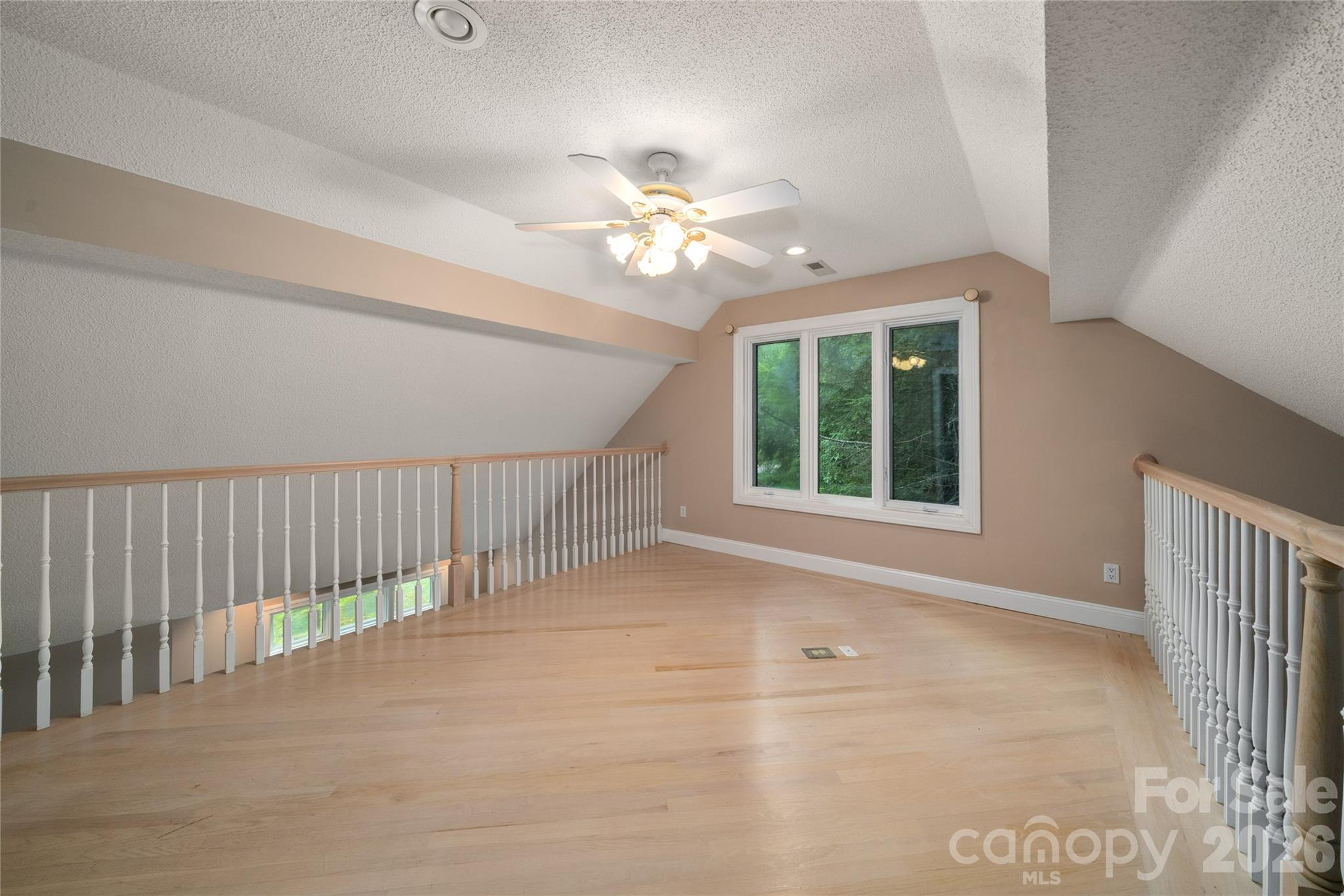 136 Rumbling Bald Road Property Photo 23