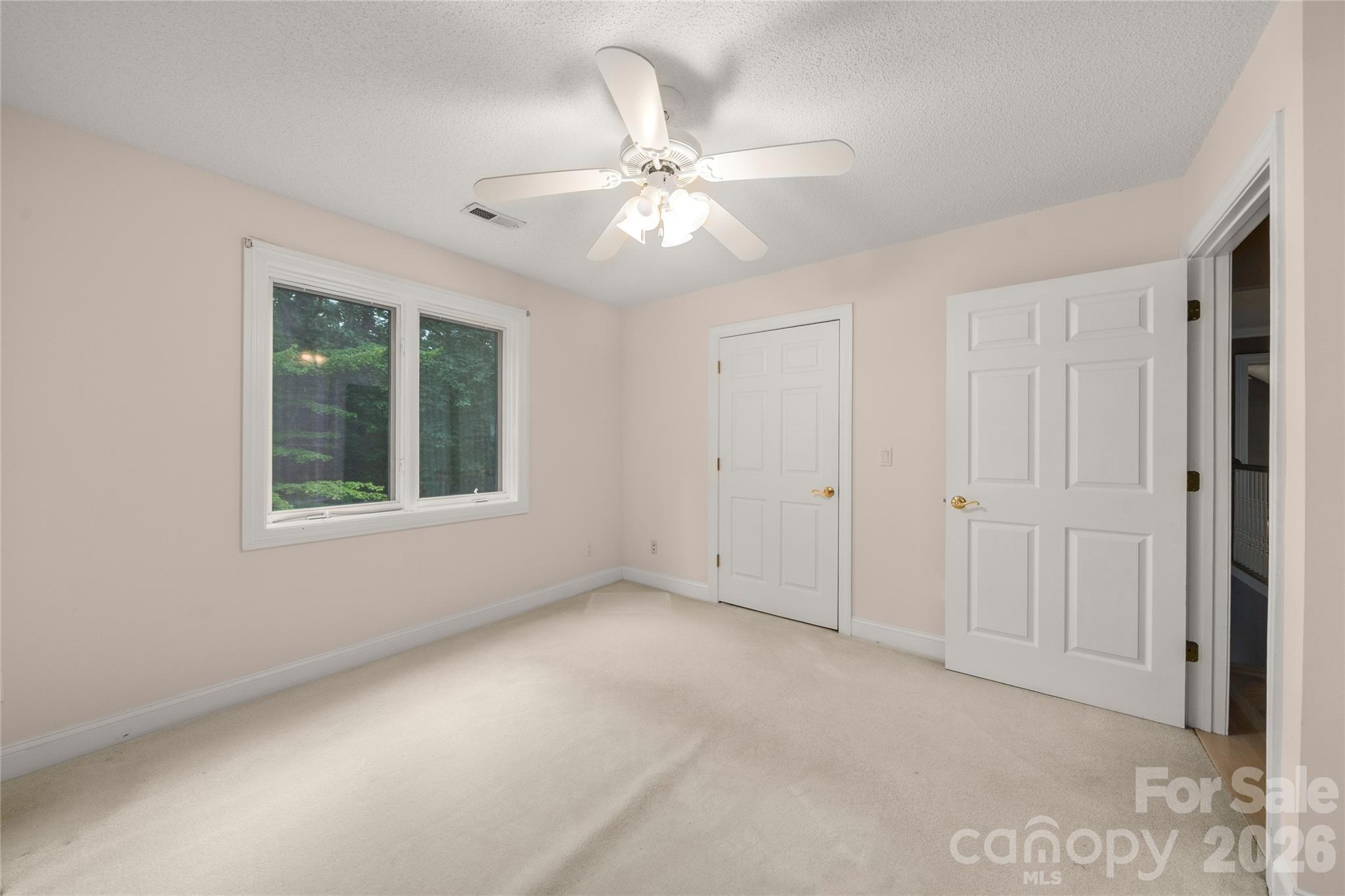 136 Rumbling Bald Road Property Photo 26