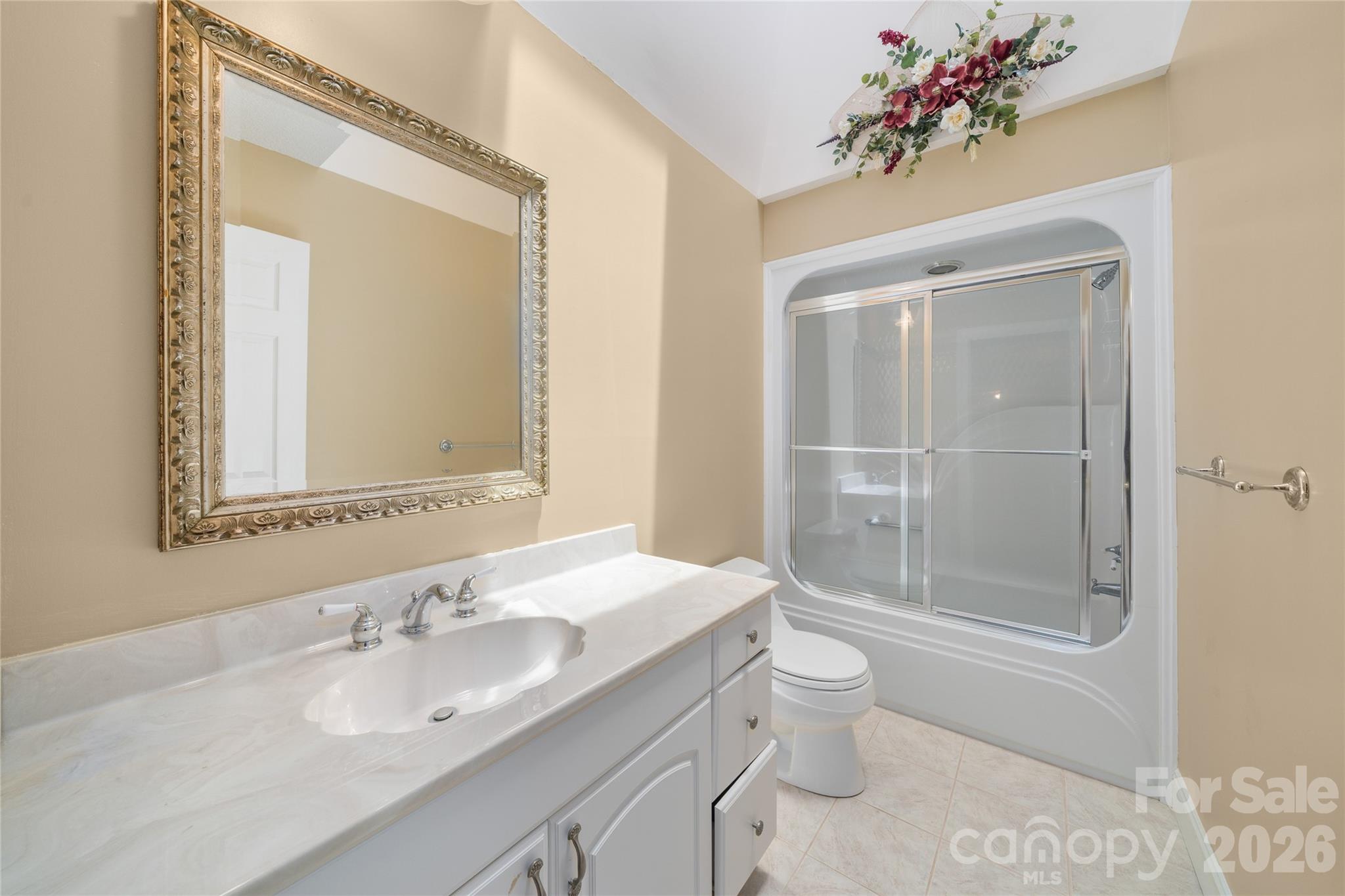 136 Rumbling Bald Road Property Photo 27