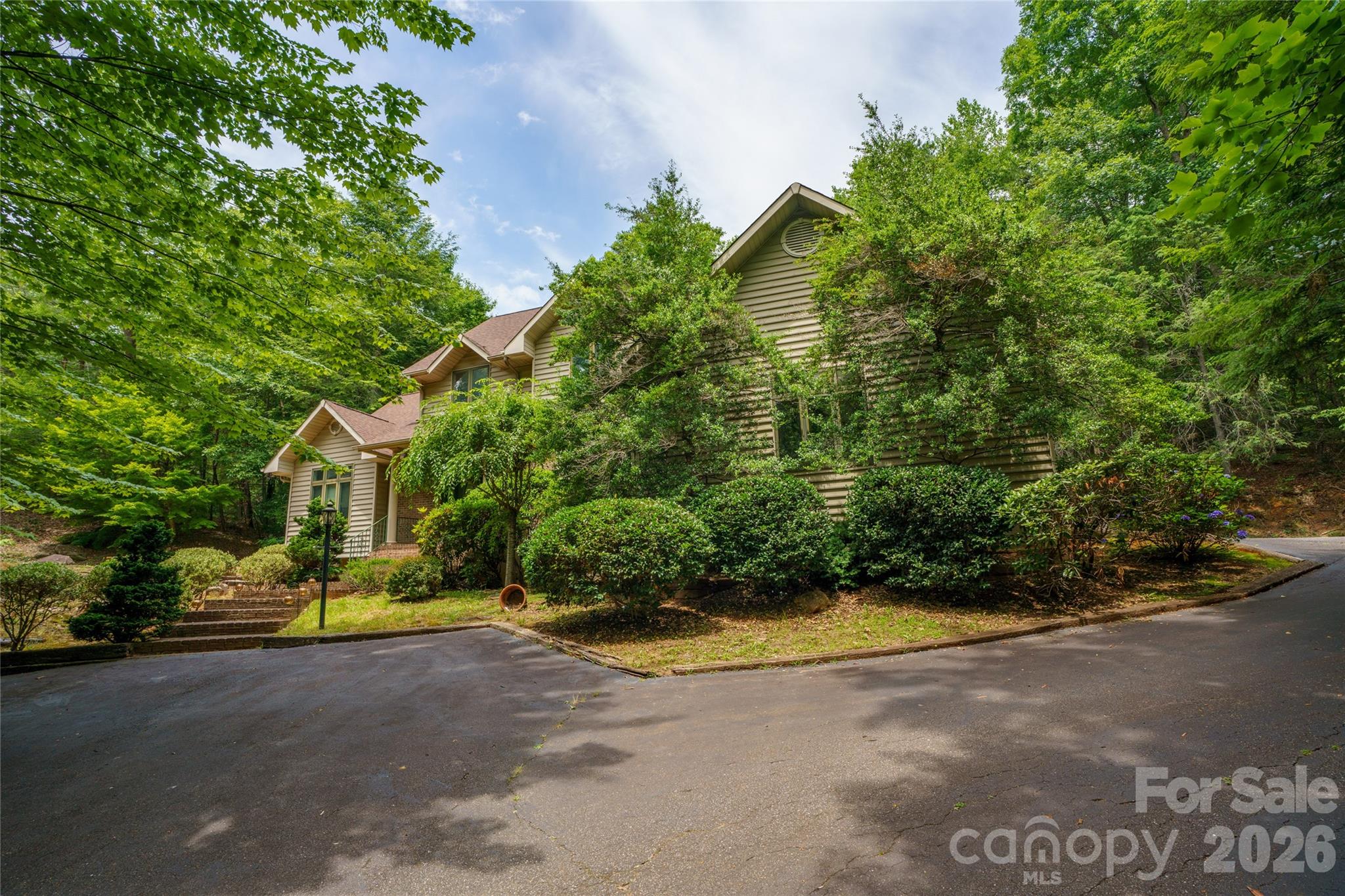 136 Rumbling Bald Road Property Photo 39