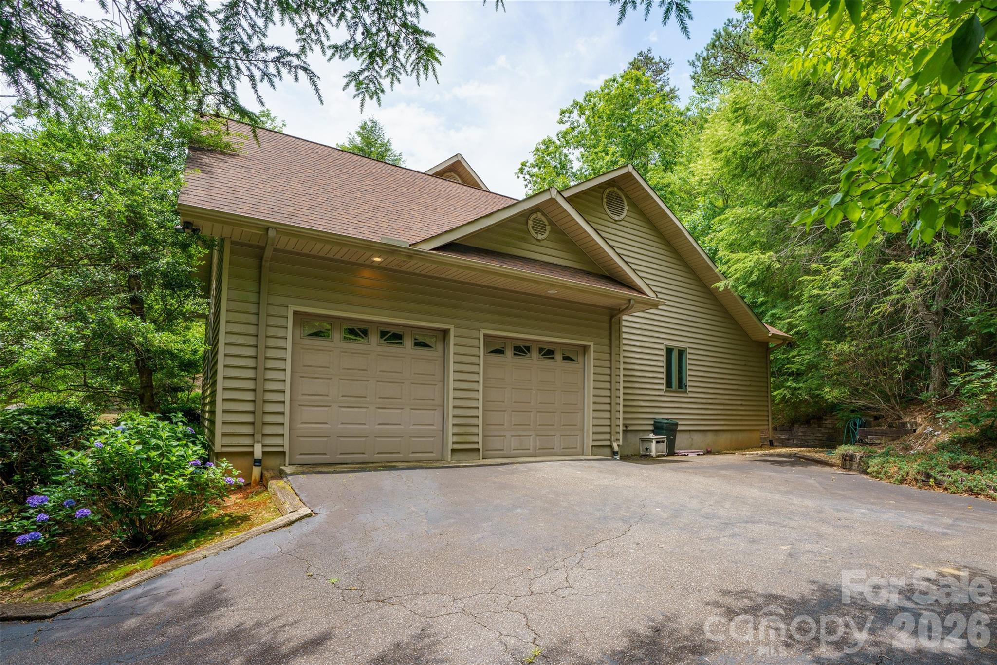 136 Rumbling Bald Road Property Photo 40