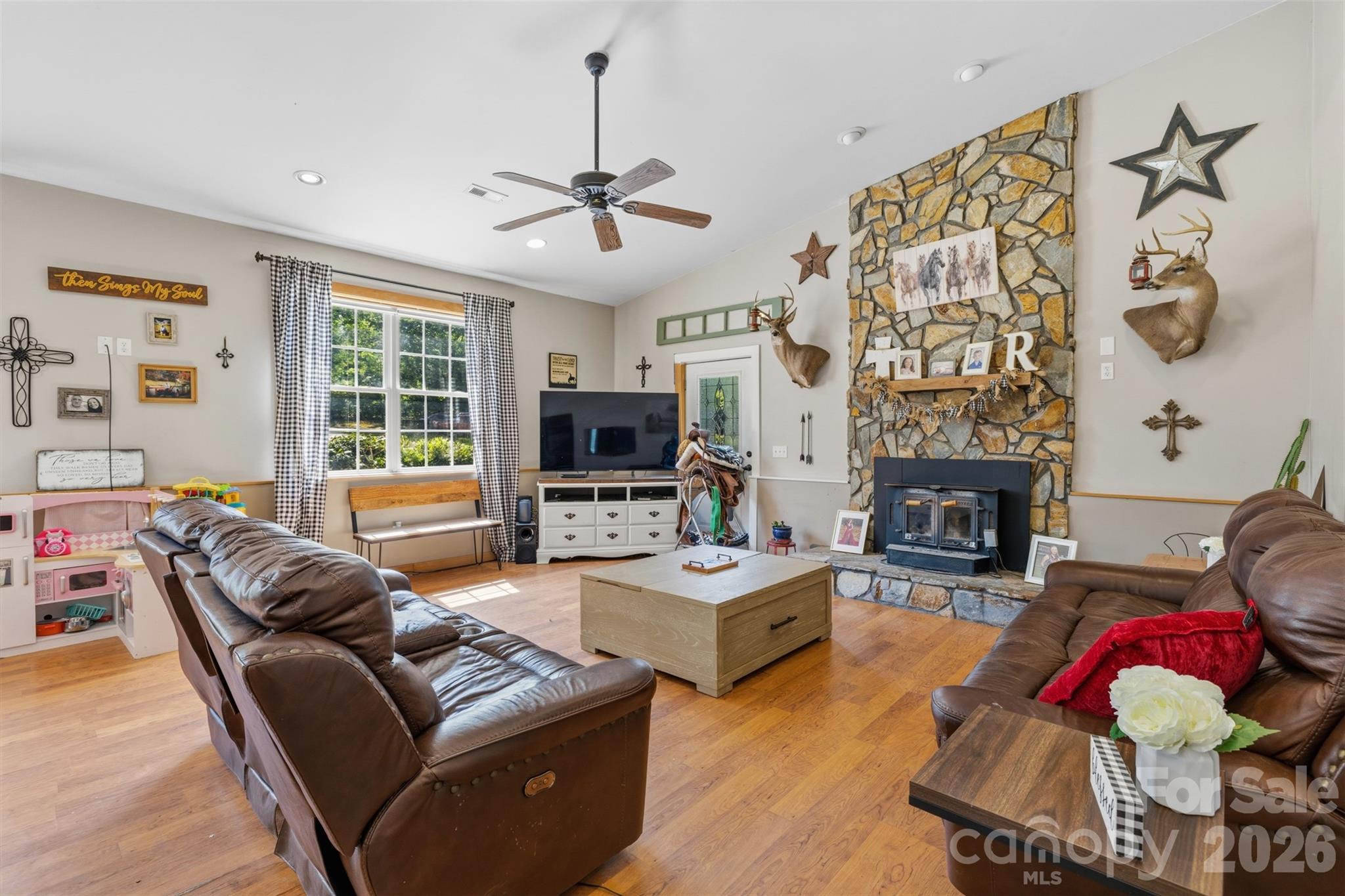 2269 Lee Roy Lane Property Photo 4