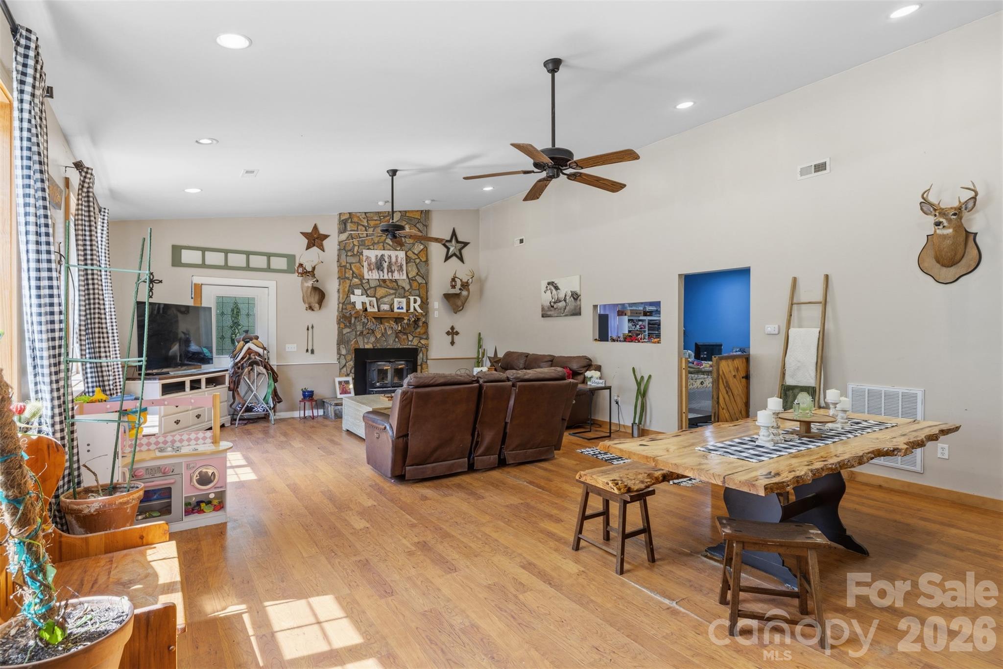 2269 Lee Roy Lane Property Photo 5