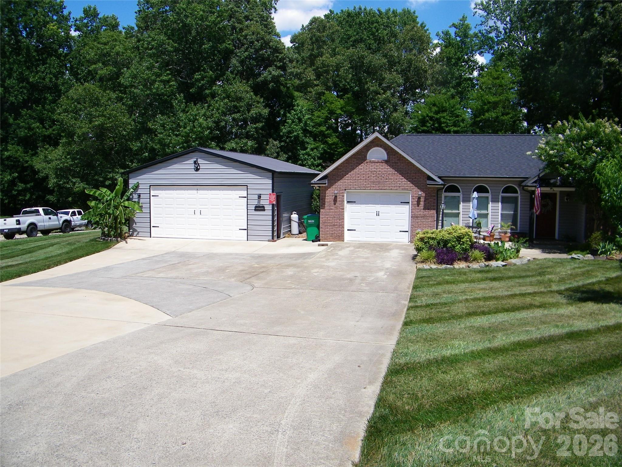 609 Redah Avenue Property Photo 1