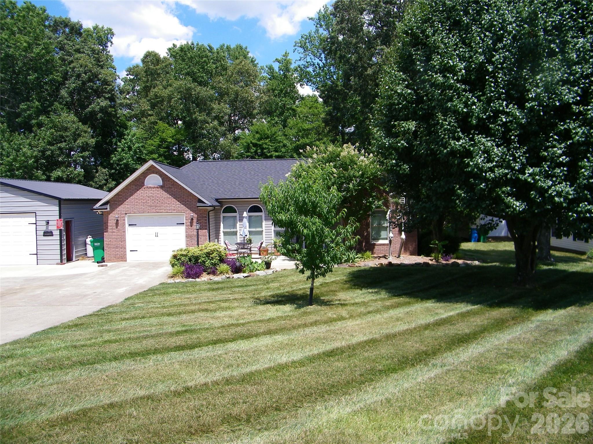 609 Redah Avenue Property Photo 3