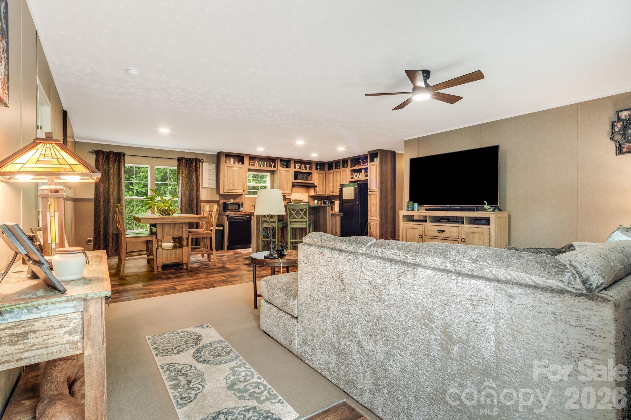 77 Star Flower Road Property Photo 4
