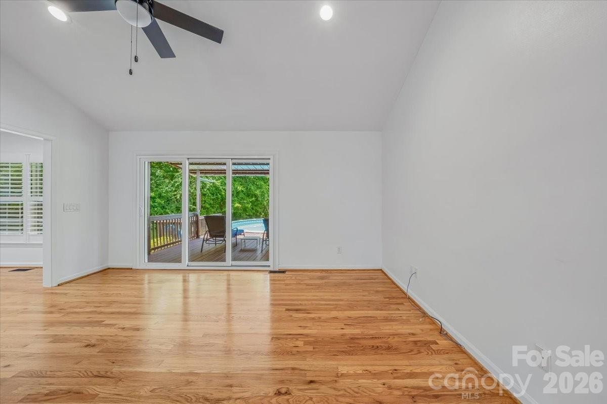 1512 Kinglet Drive Property Photo 11