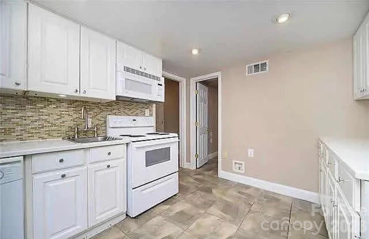 9124 And 9126 S Providence Road Property Photo 47