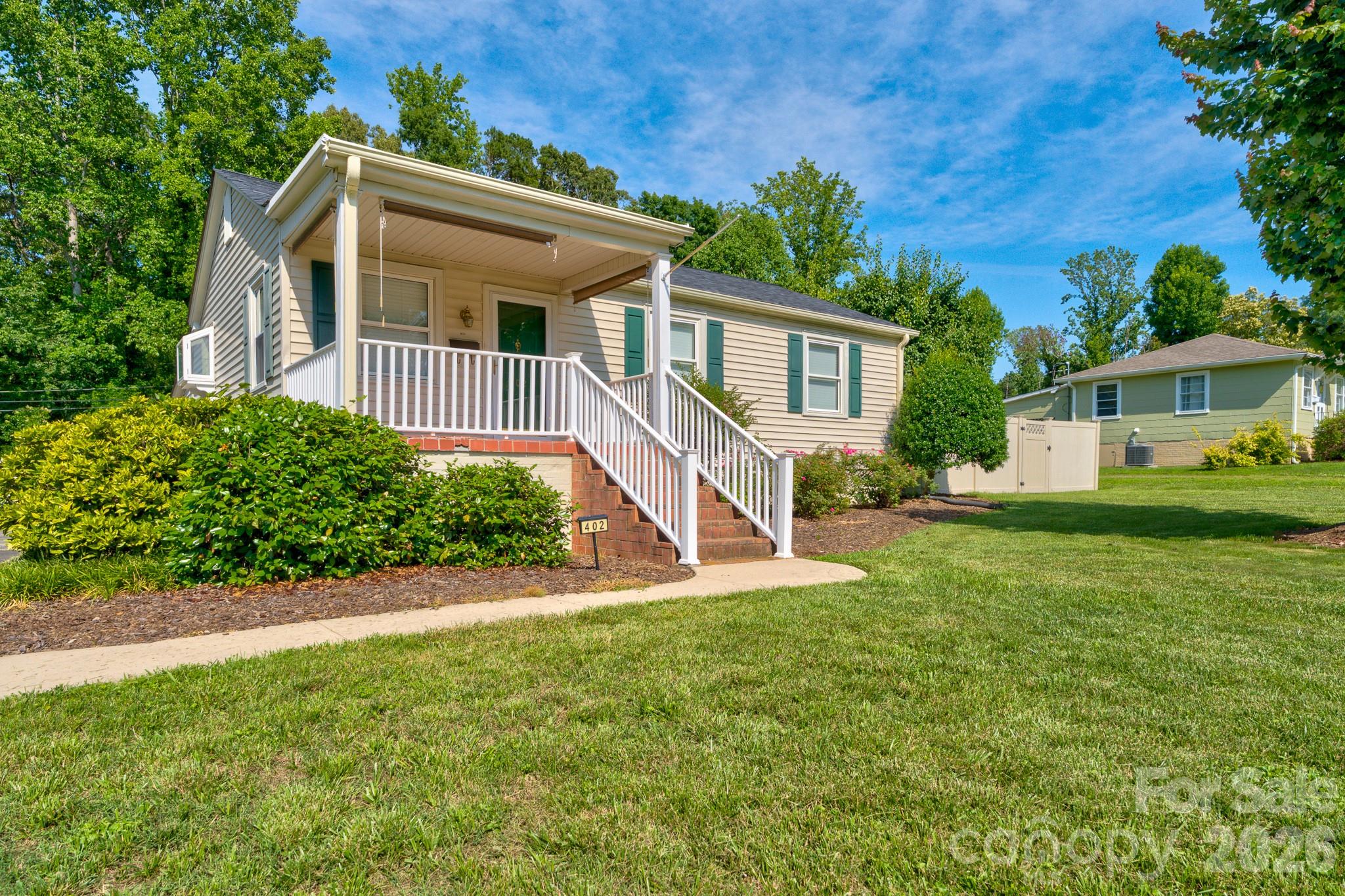 402 N Houser Street Property Photo 1
