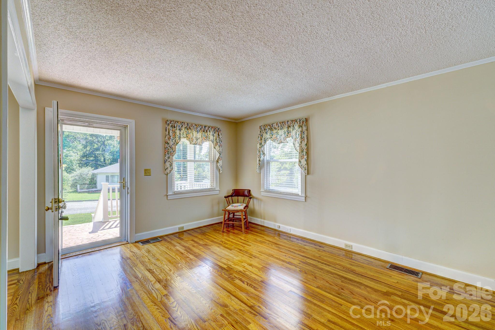 402 N Houser Street Property Photo 5