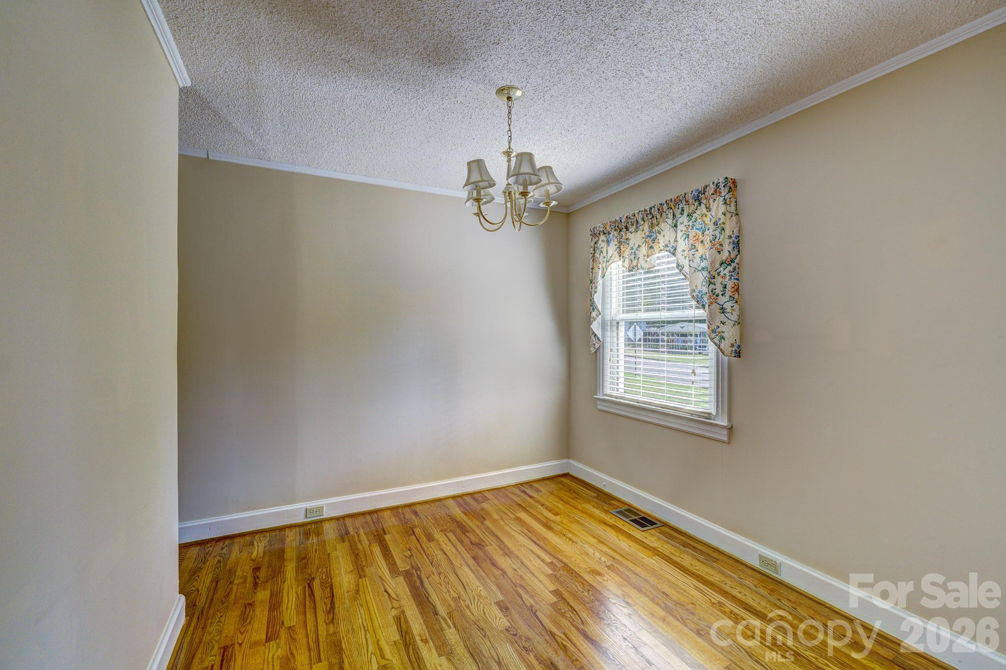 402 N Houser Street Property Photo 8