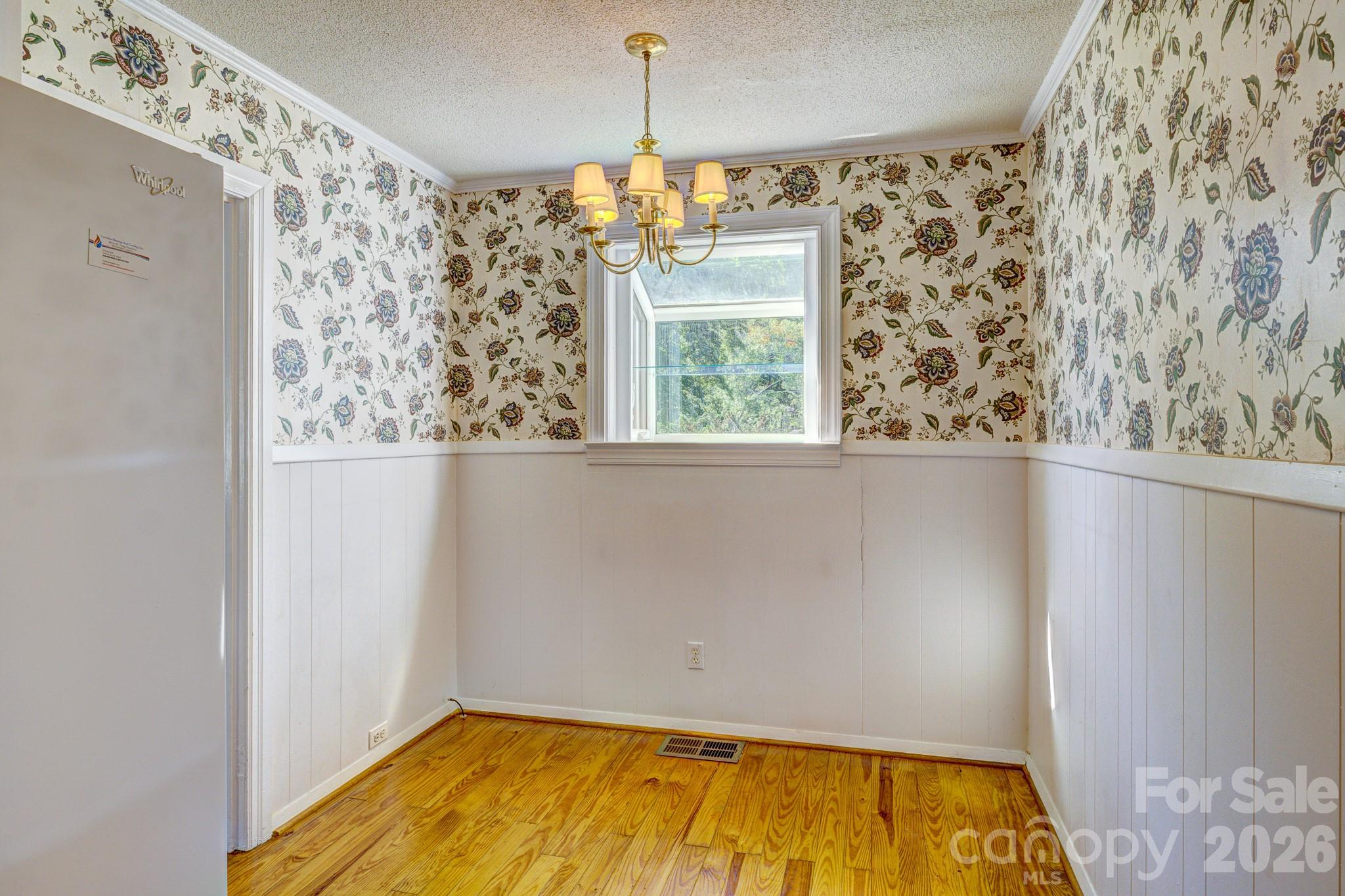 402 N Houser Street Property Photo 9