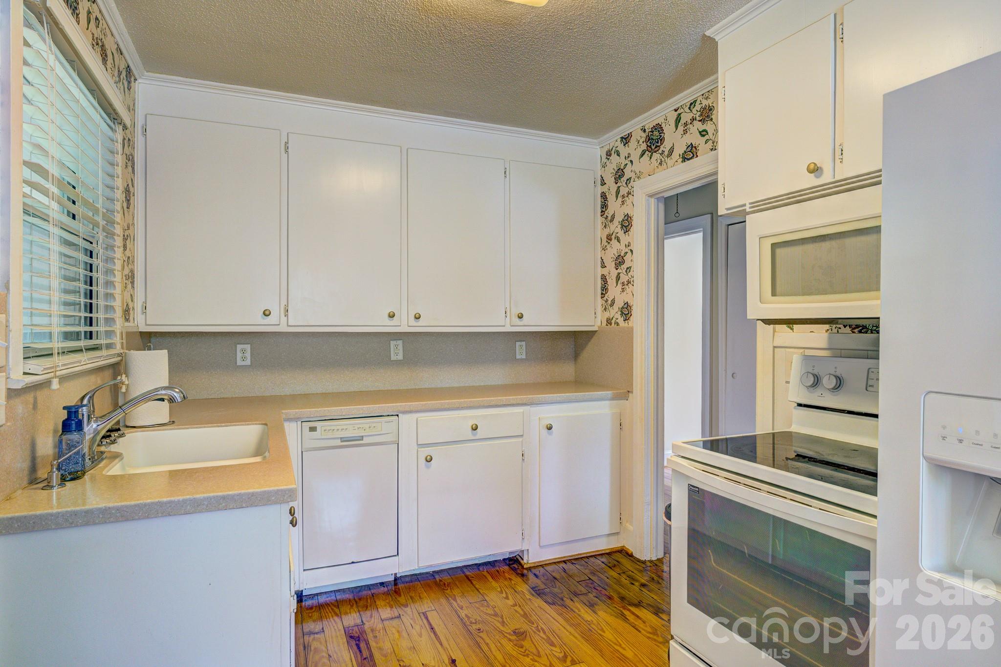 402 N Houser Street Property Photo 10