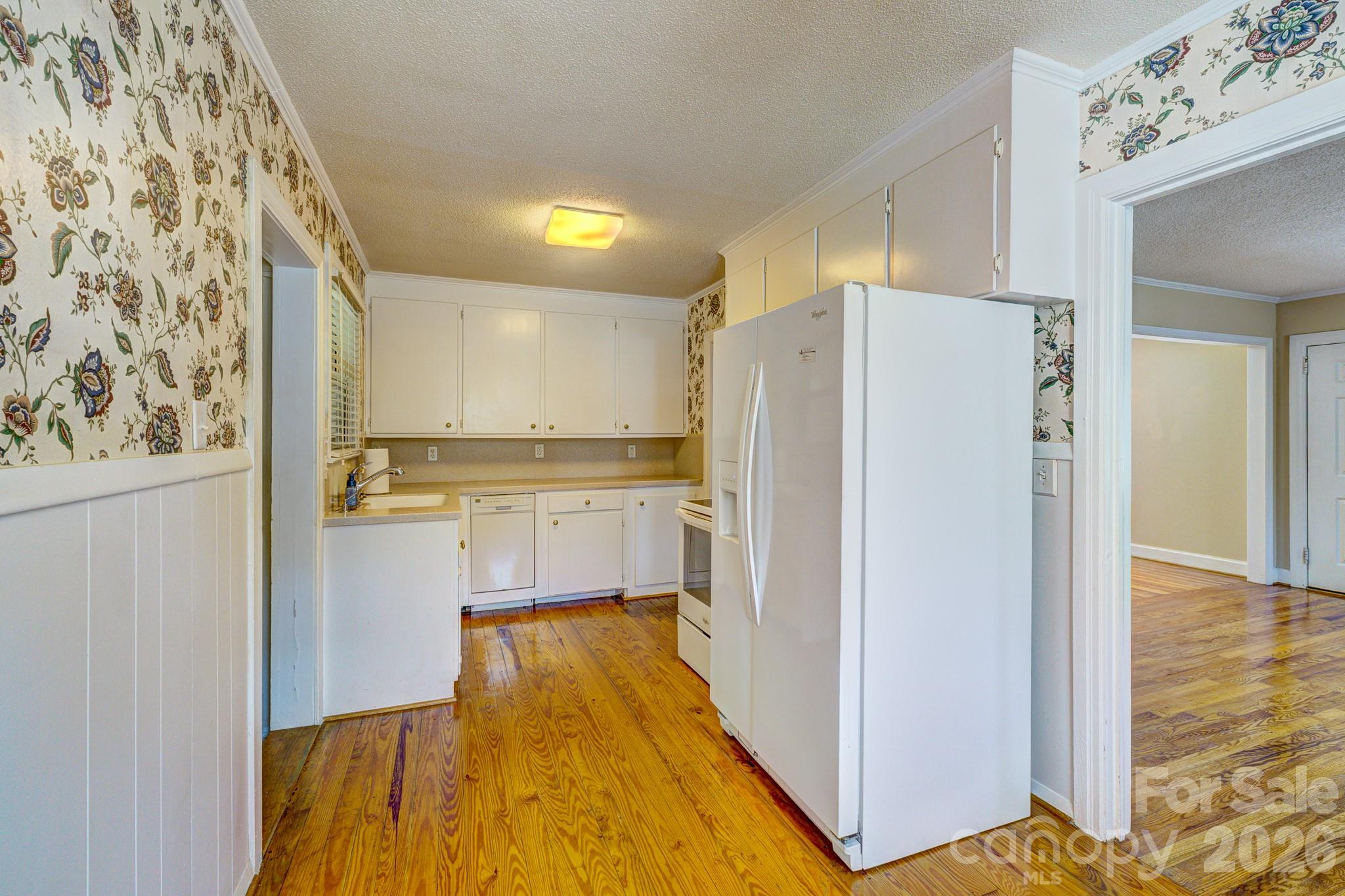 402 N Houser Street Property Photo 11
