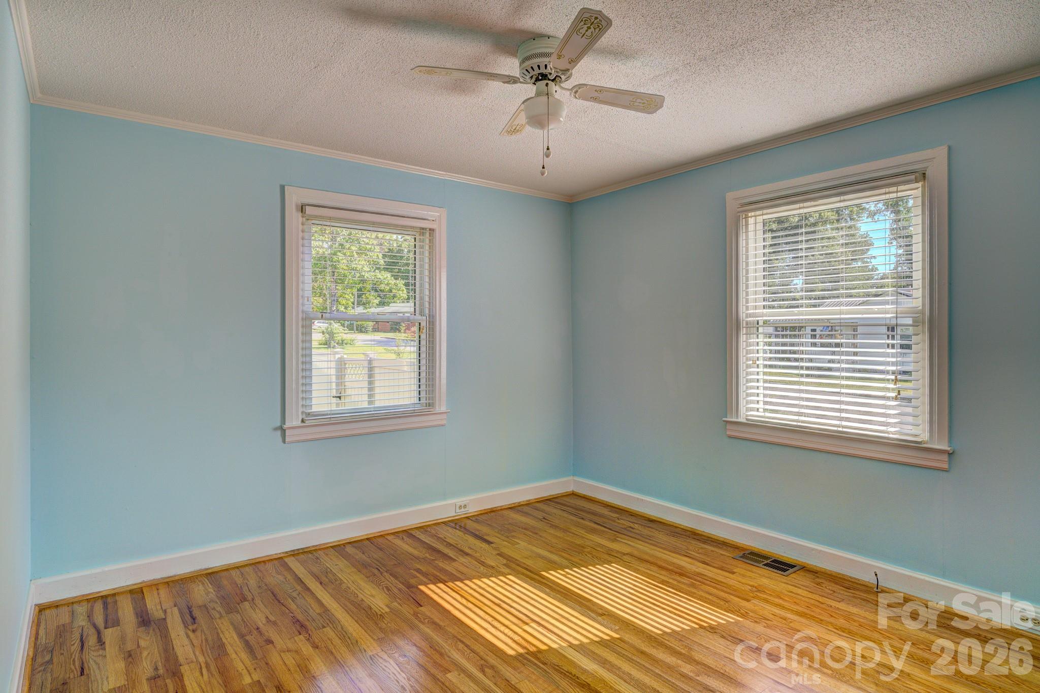 402 N Houser Street Property Photo 12