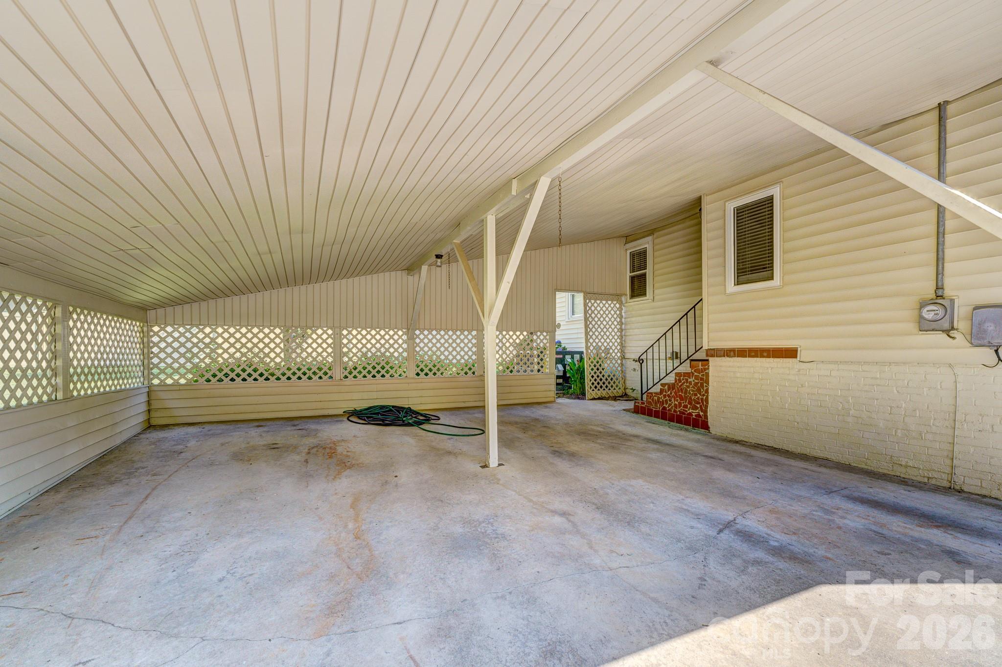 402 N Houser Street Property Photo 16