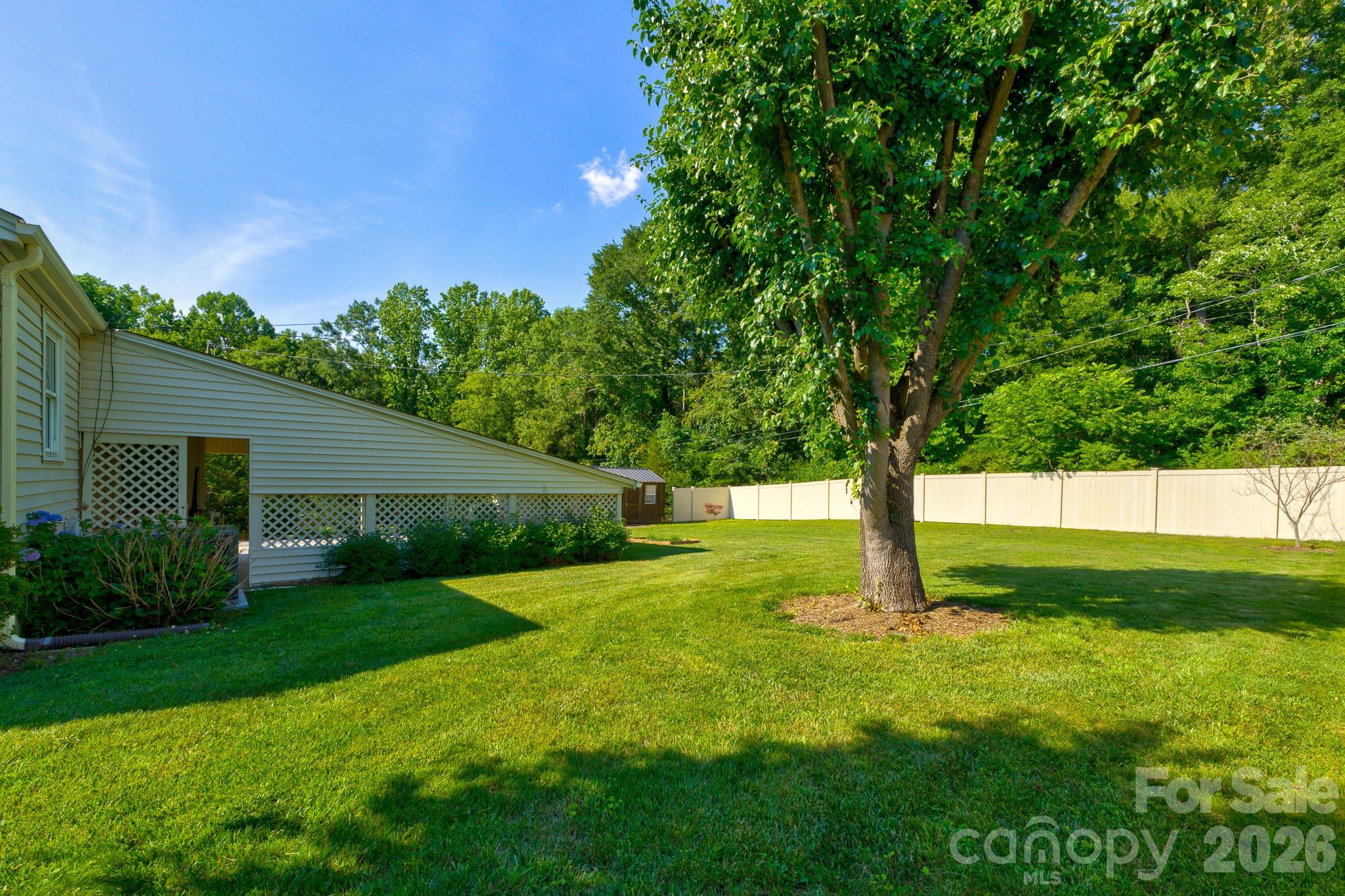 402 N Houser Street Property Photo 18