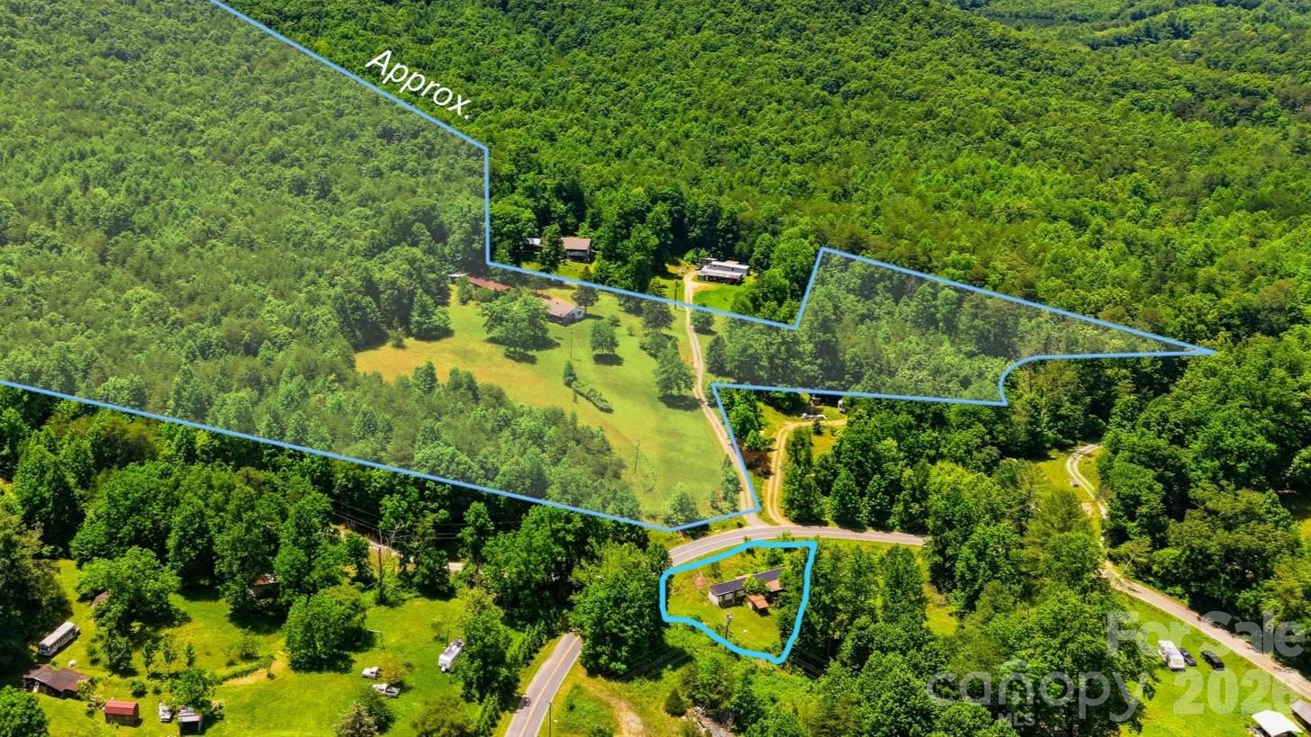 95 Fieldstream Drive Property Photo 2