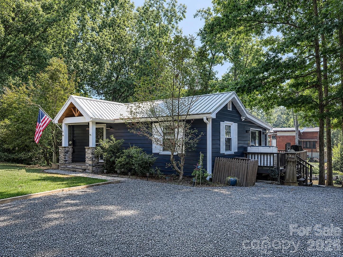 4580 Kiser Island Road Property Photo 2