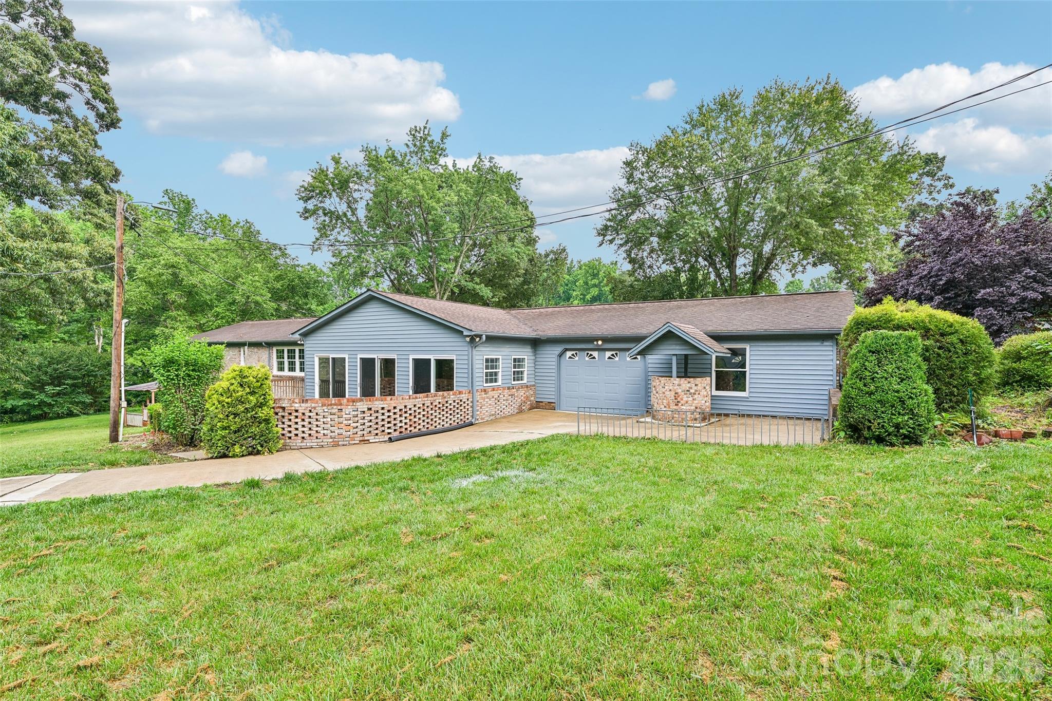 1621 N Oak Drive Property Photo 3