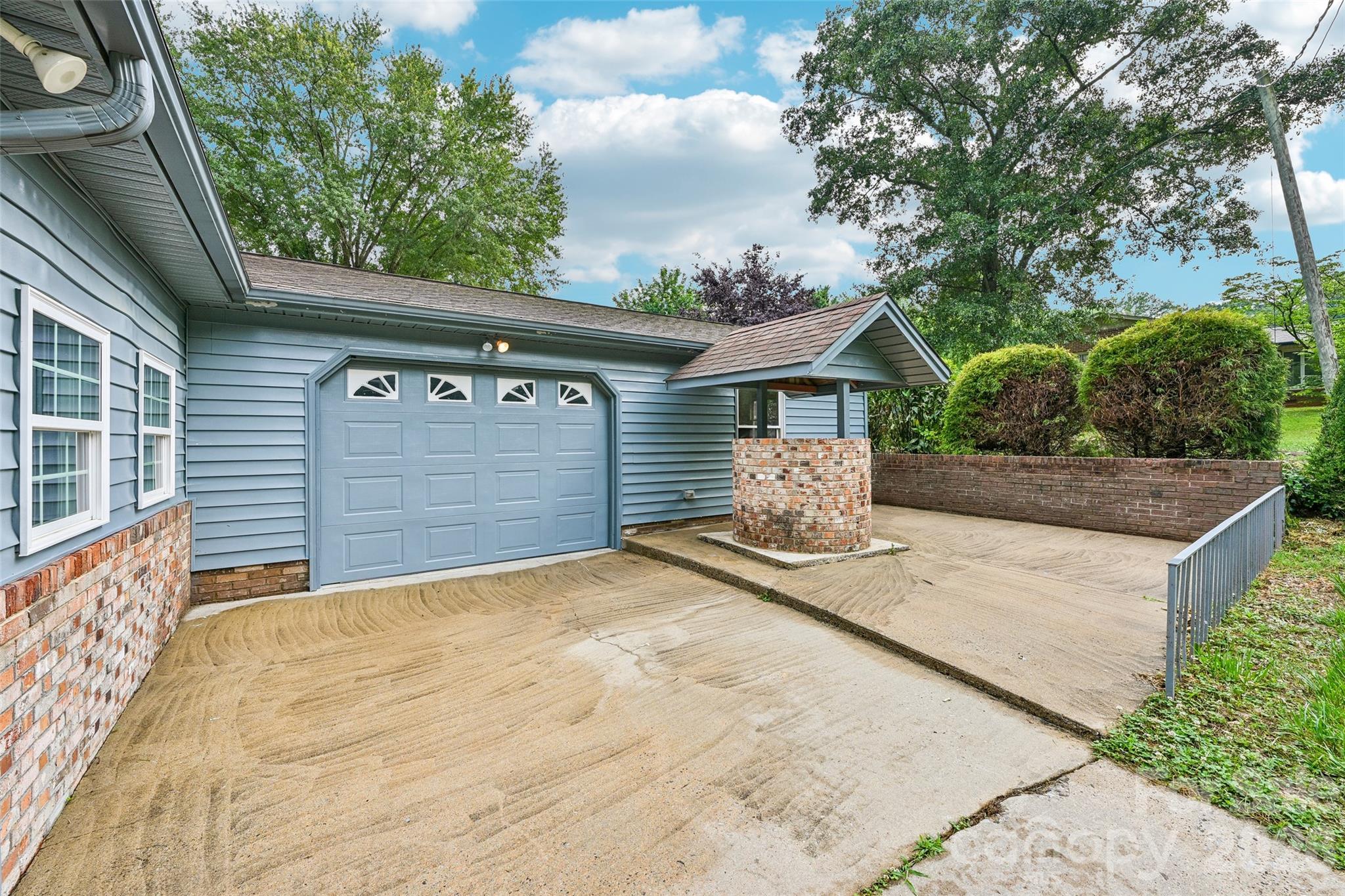 1621 N Oak Drive Property Photo 8