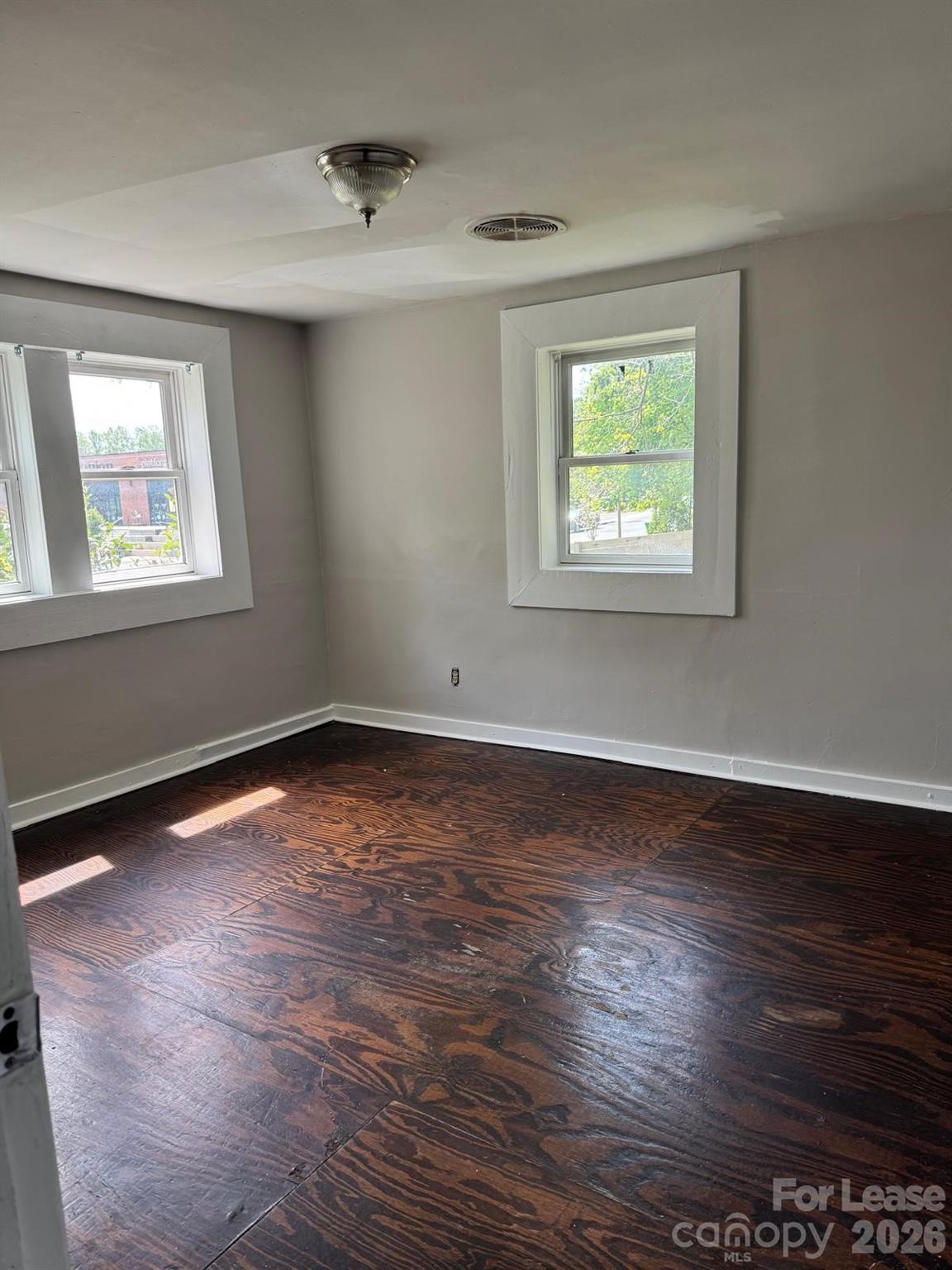 912 Berryhill Road Property Photo 8