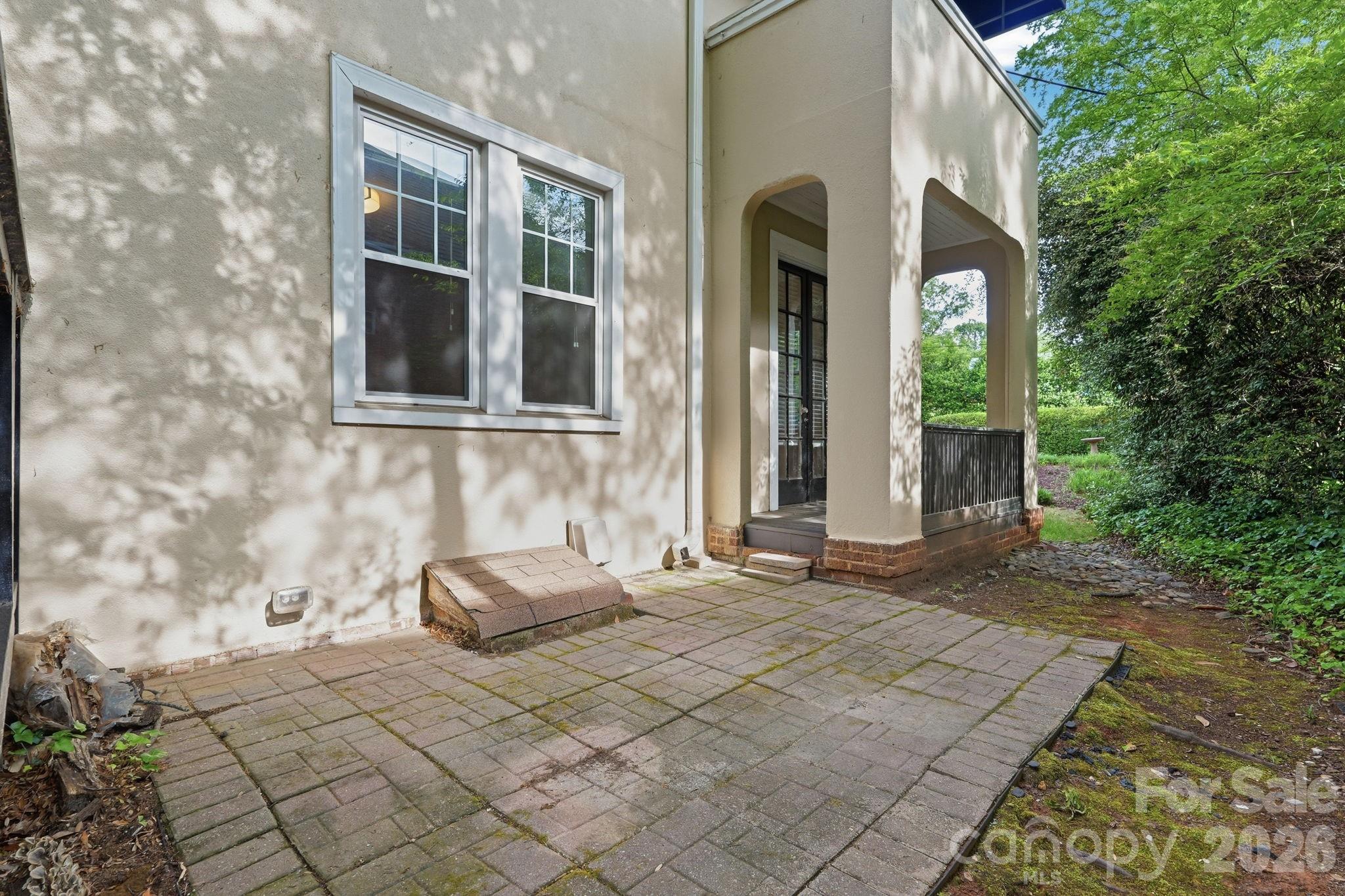 916 Bromley Road Property Photo 17