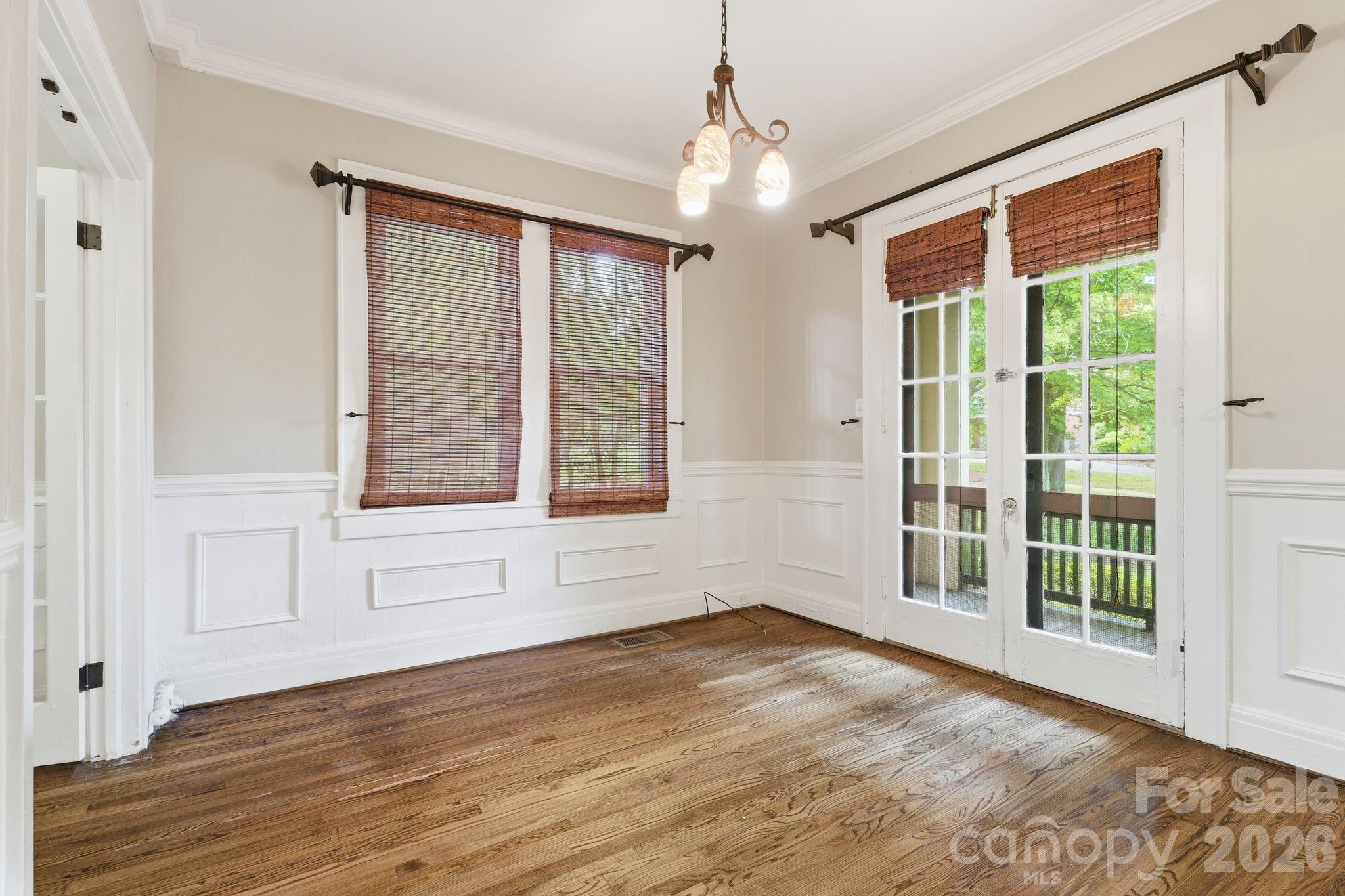 916 Bromley Road Property Photo 28