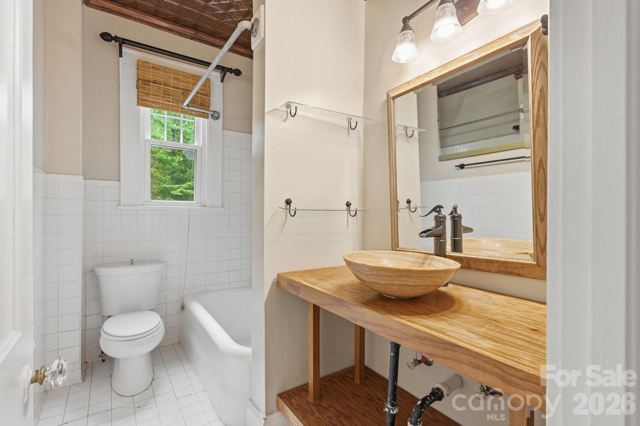 916 Bromley Road Property Photo 32