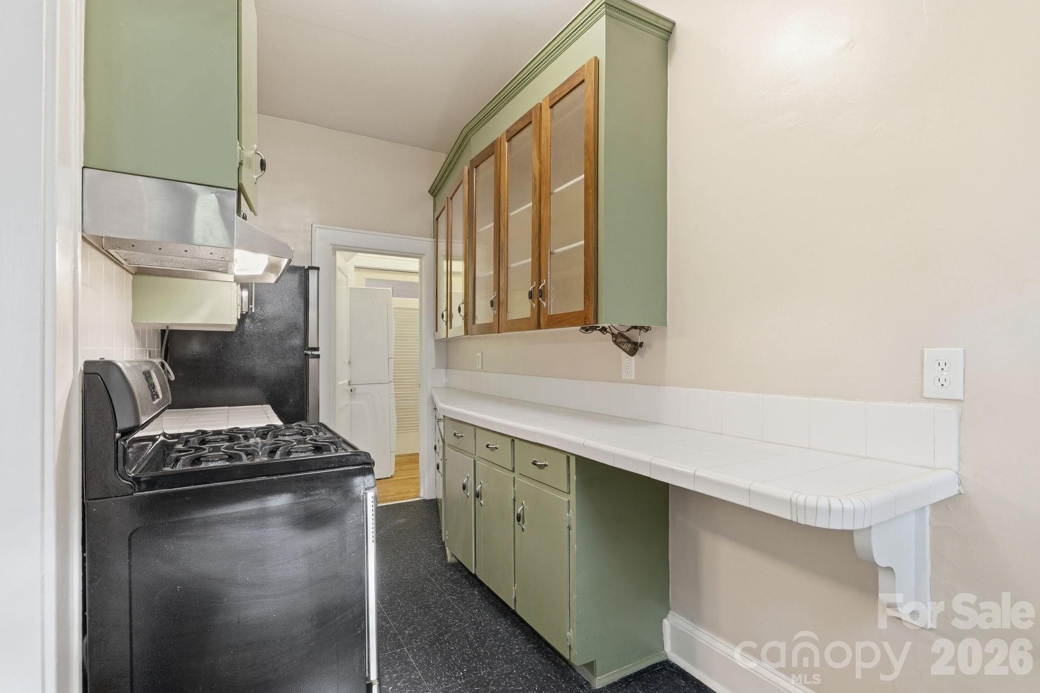 916 Bromley Road Property Photo 34