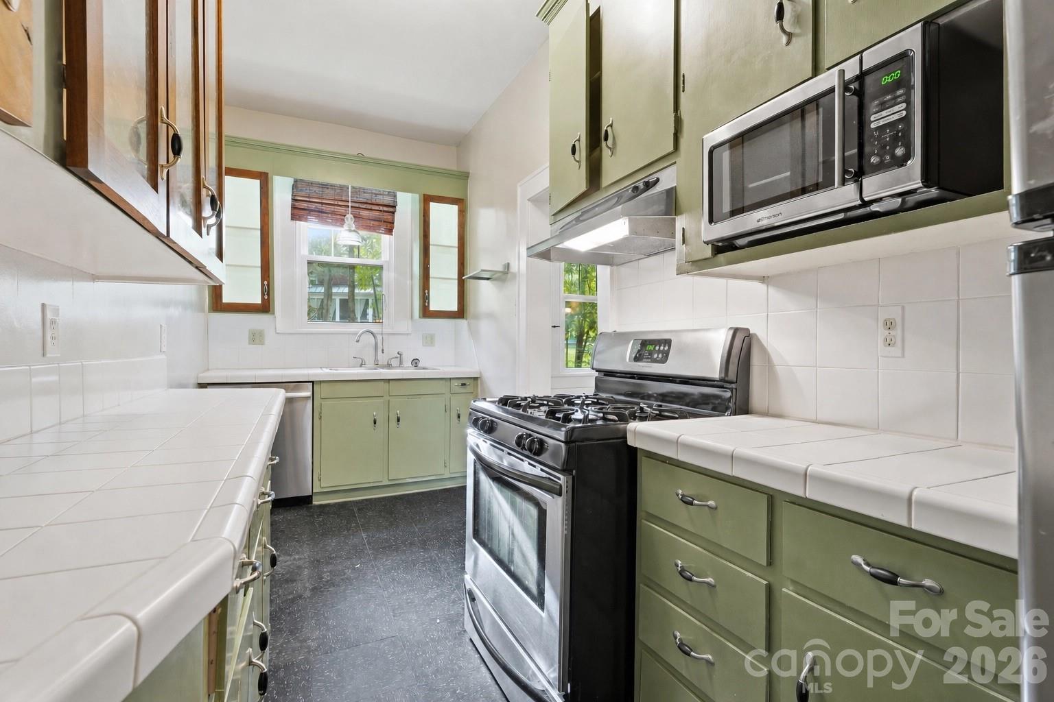 916 Bromley Road Property Photo 35