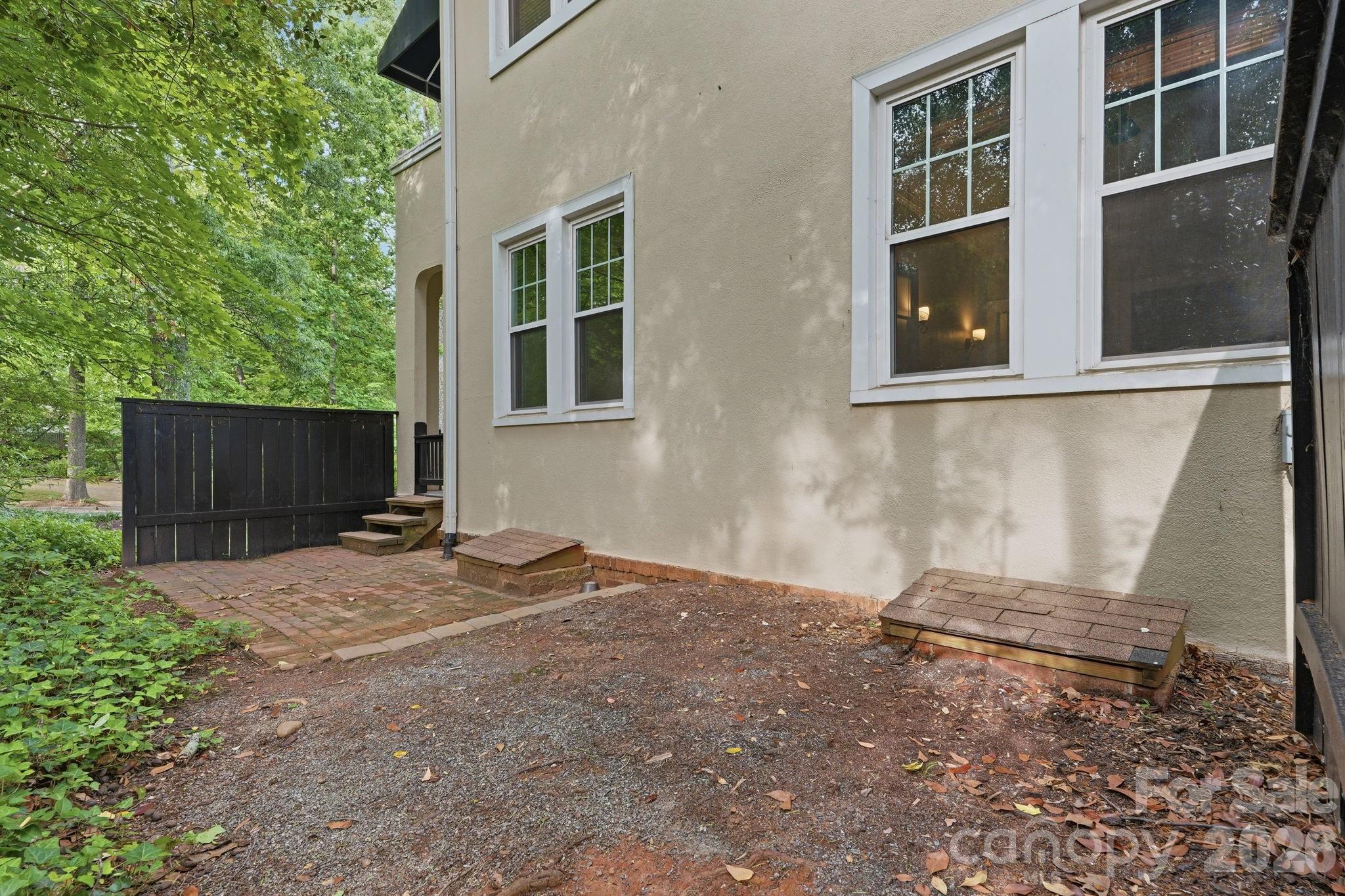 916 Bromley Road Property Photo 37