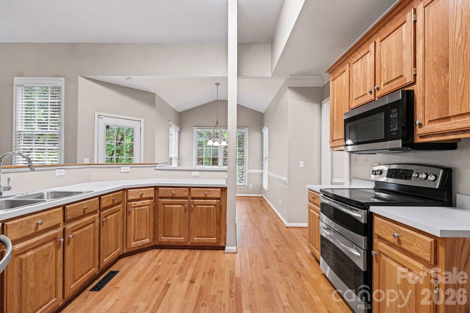 17208 Sycamore Ridge Court Property Photo 6